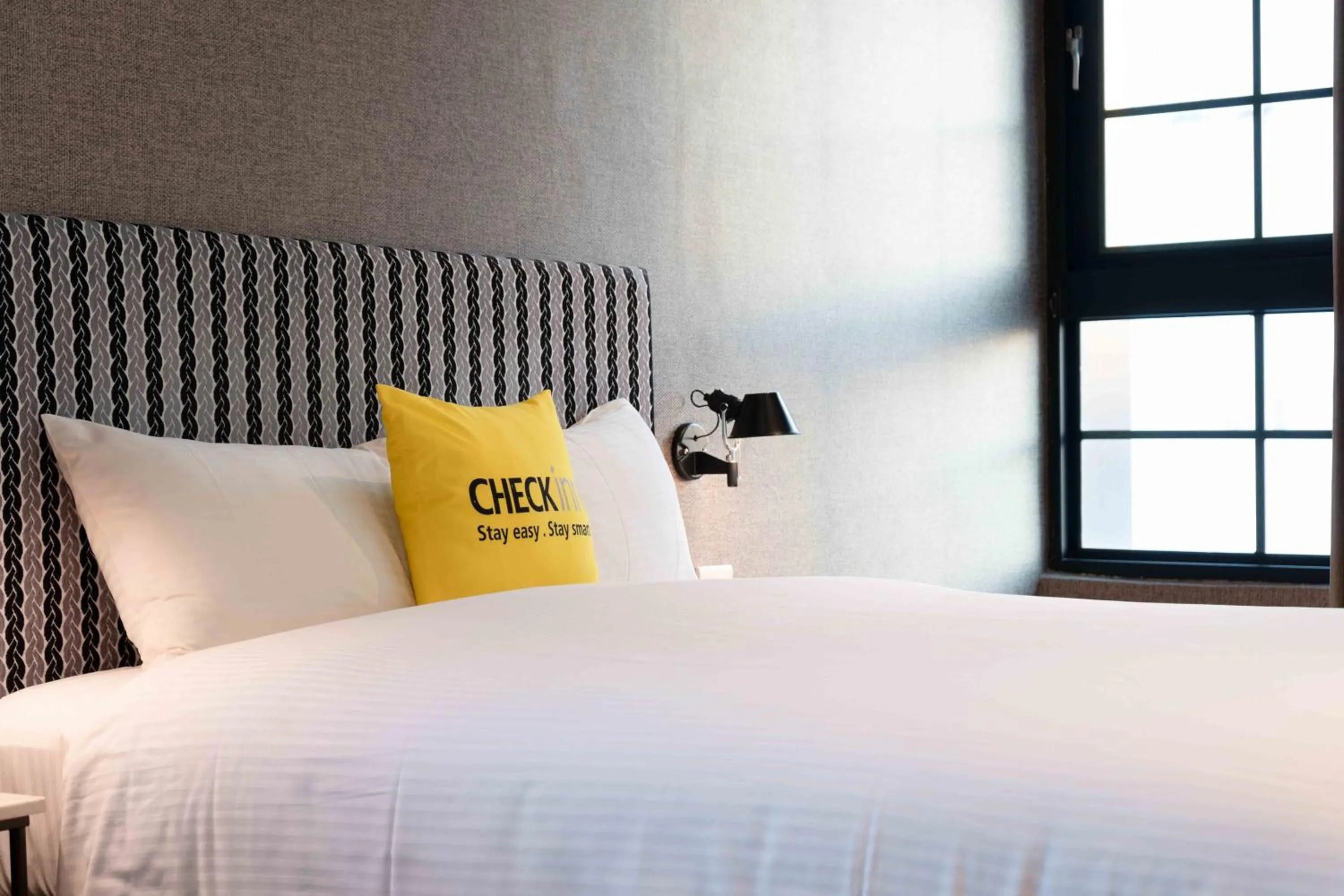 Bed in CHECK inn Taichung Ziyou