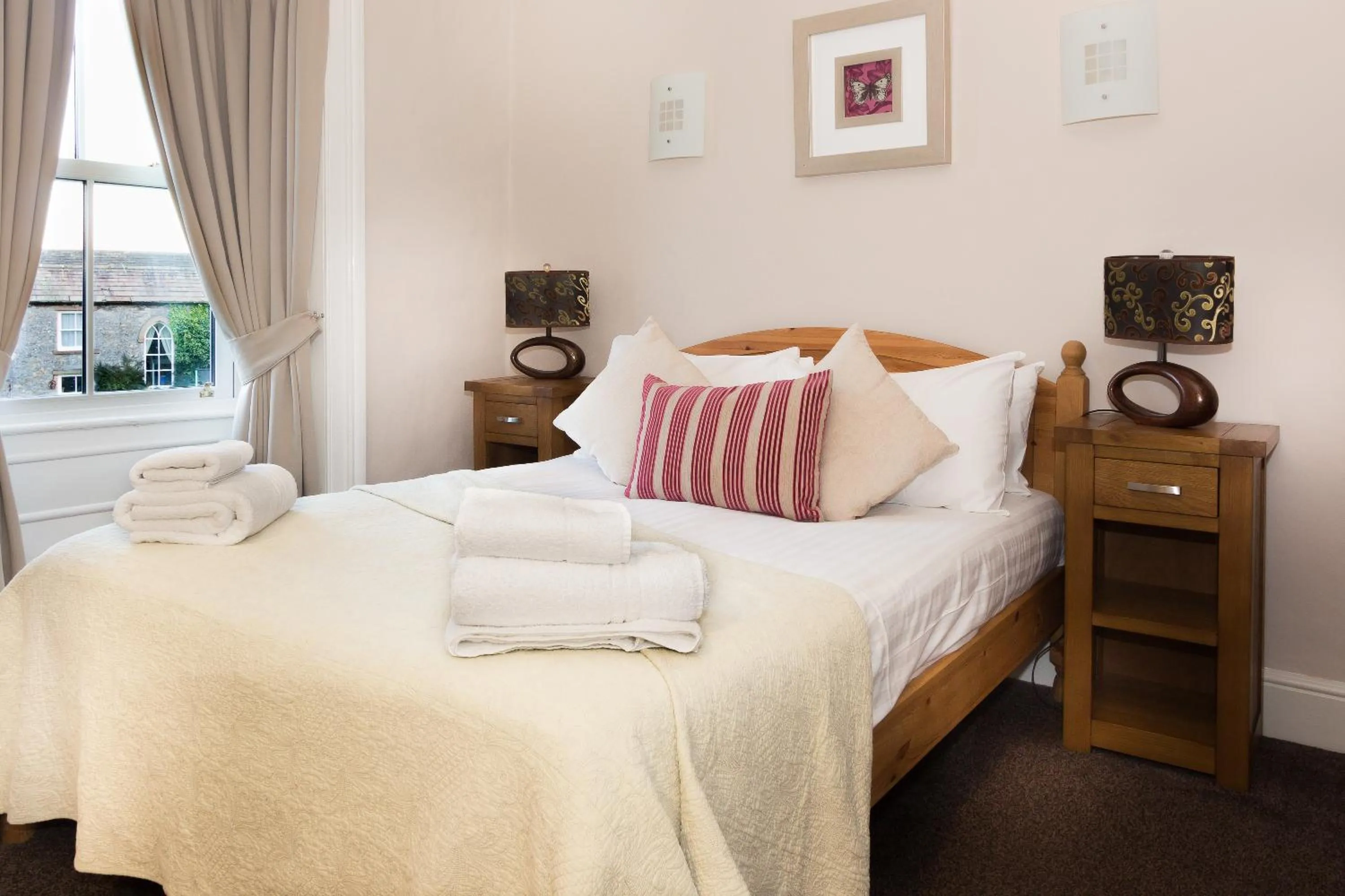 Bed in The Wheatsheaf Inn