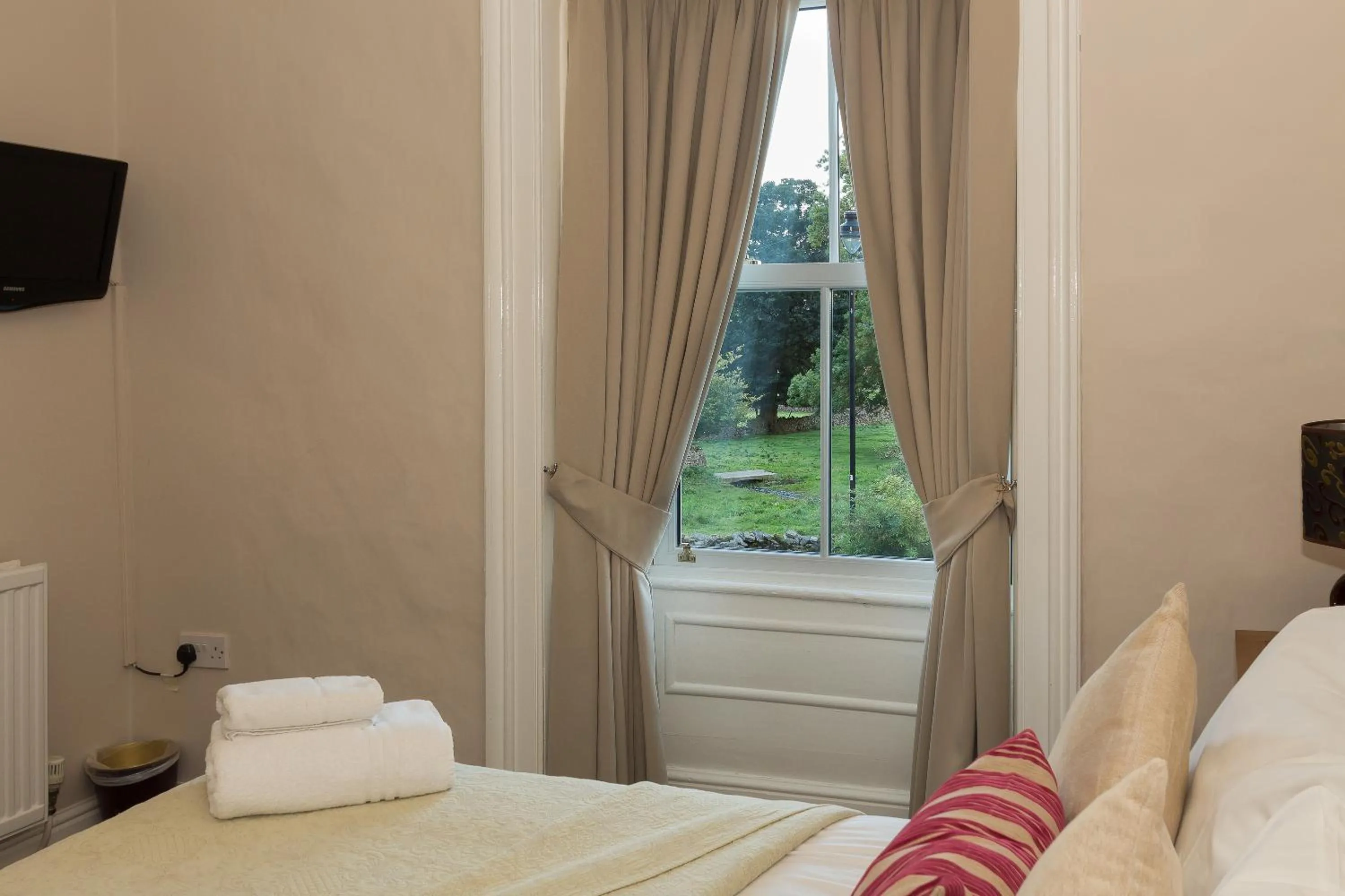 Bed in The Wheatsheaf Inn