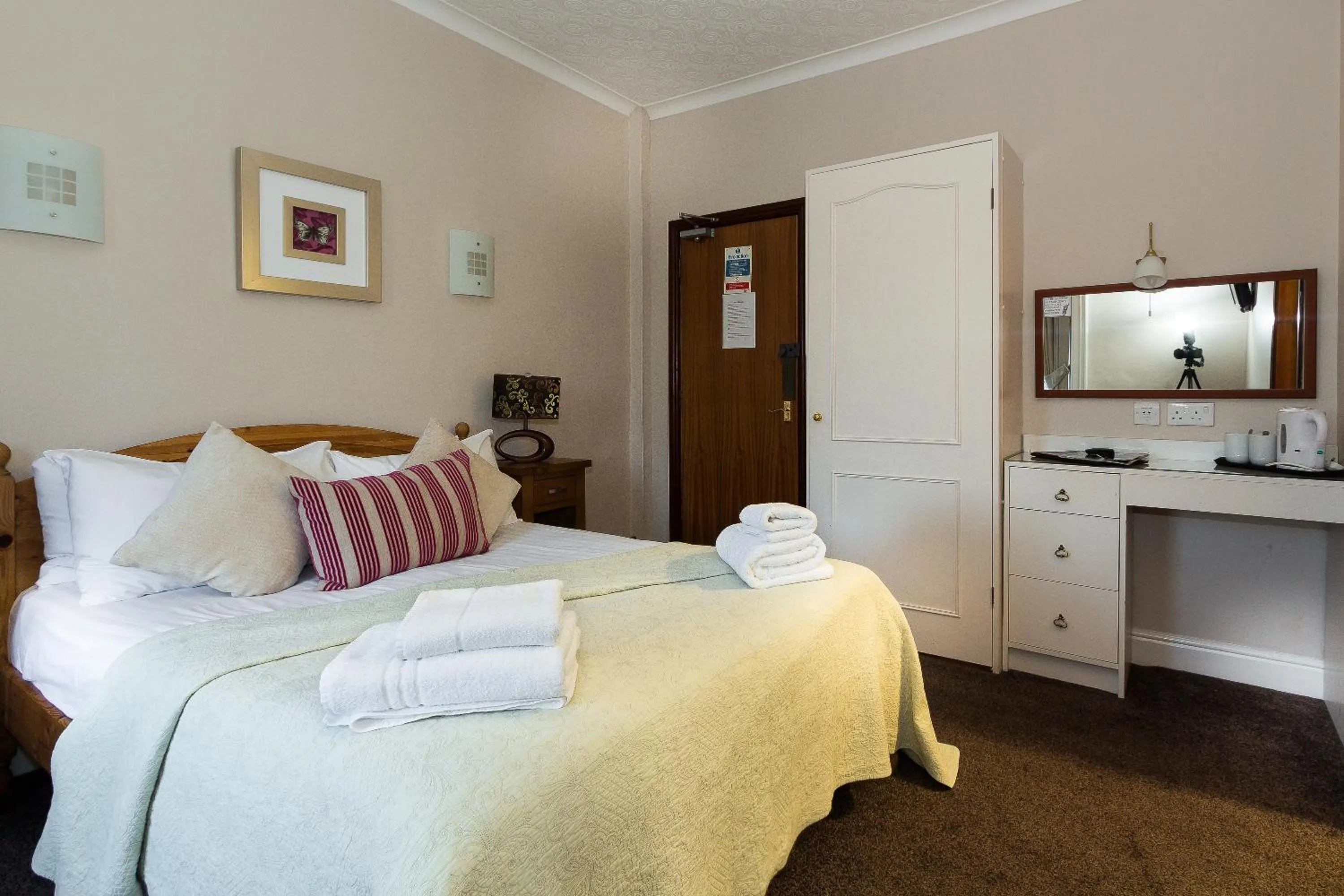 Bed in The Wheatsheaf Inn