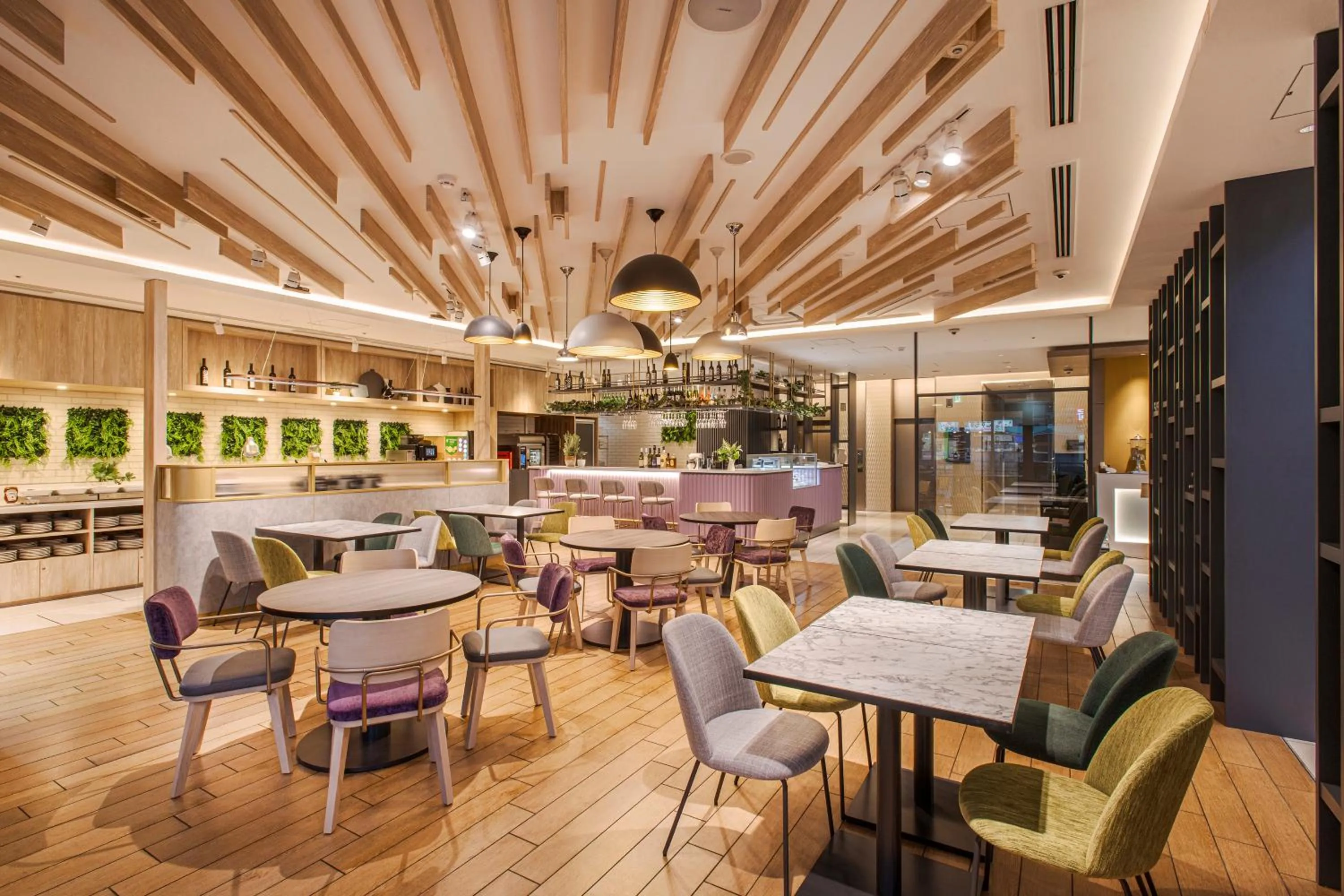 Restaurant/places to eat in Holiday Inn & Suites Shin Osaka by IHG