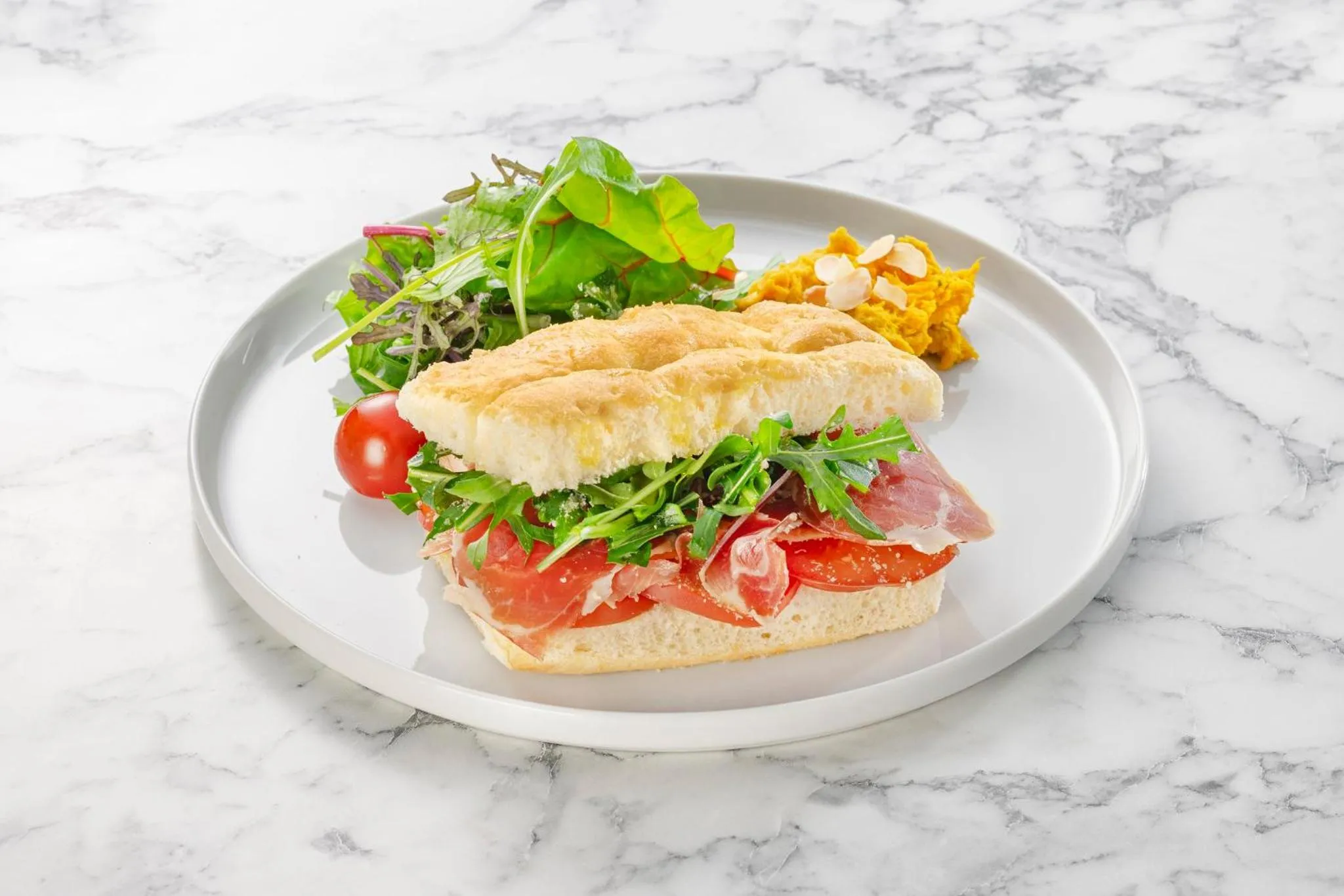 Restaurant/places to eat in Holiday Inn & Suites Shin Osaka by IHG