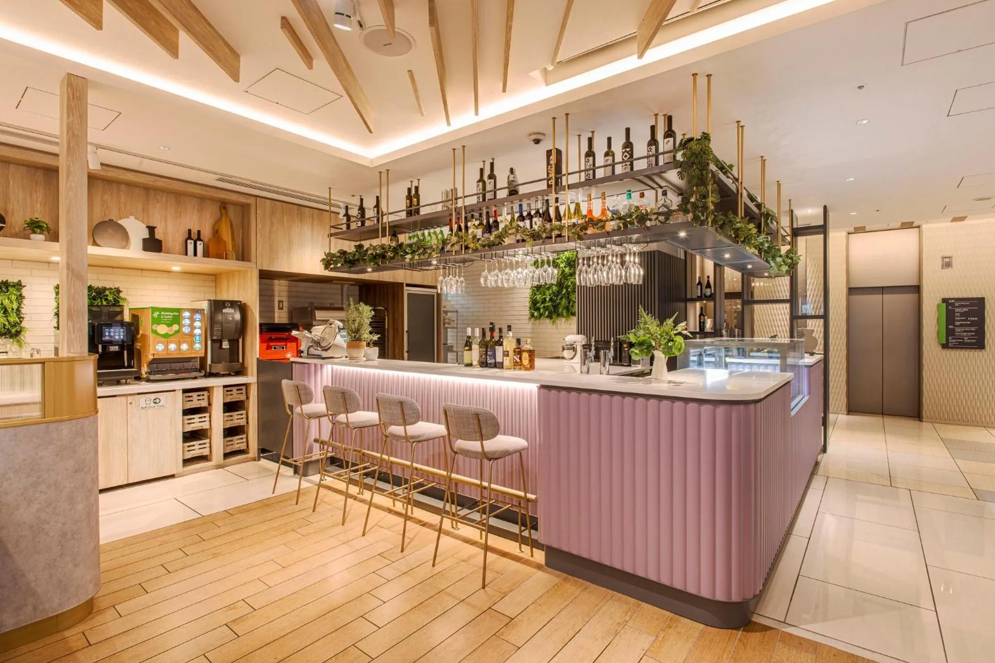 Restaurant/places to eat in Holiday Inn & Suites Shin Osaka by IHG