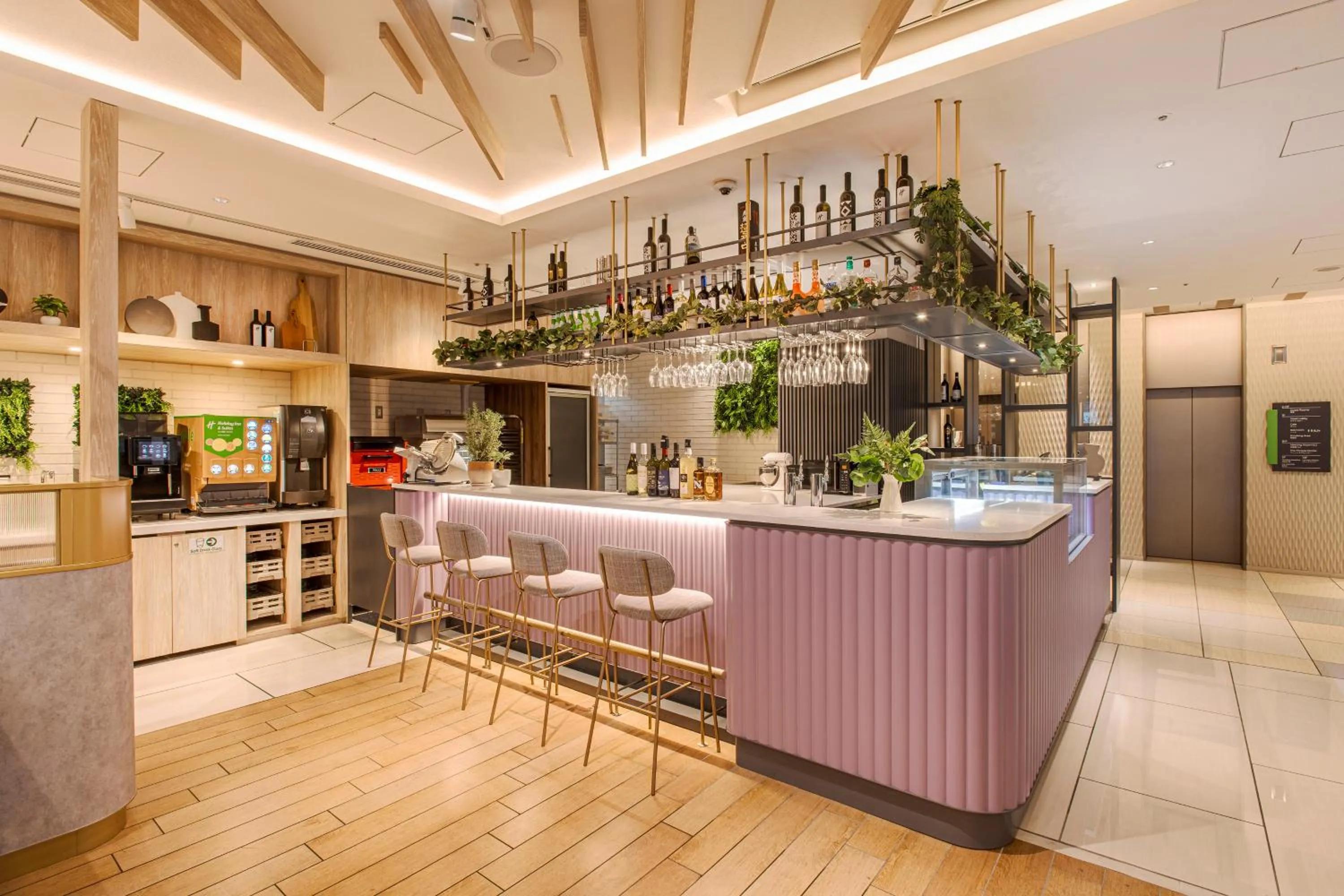 Restaurant/places to eat in Holiday Inn & Suites Shin Osaka by IHG