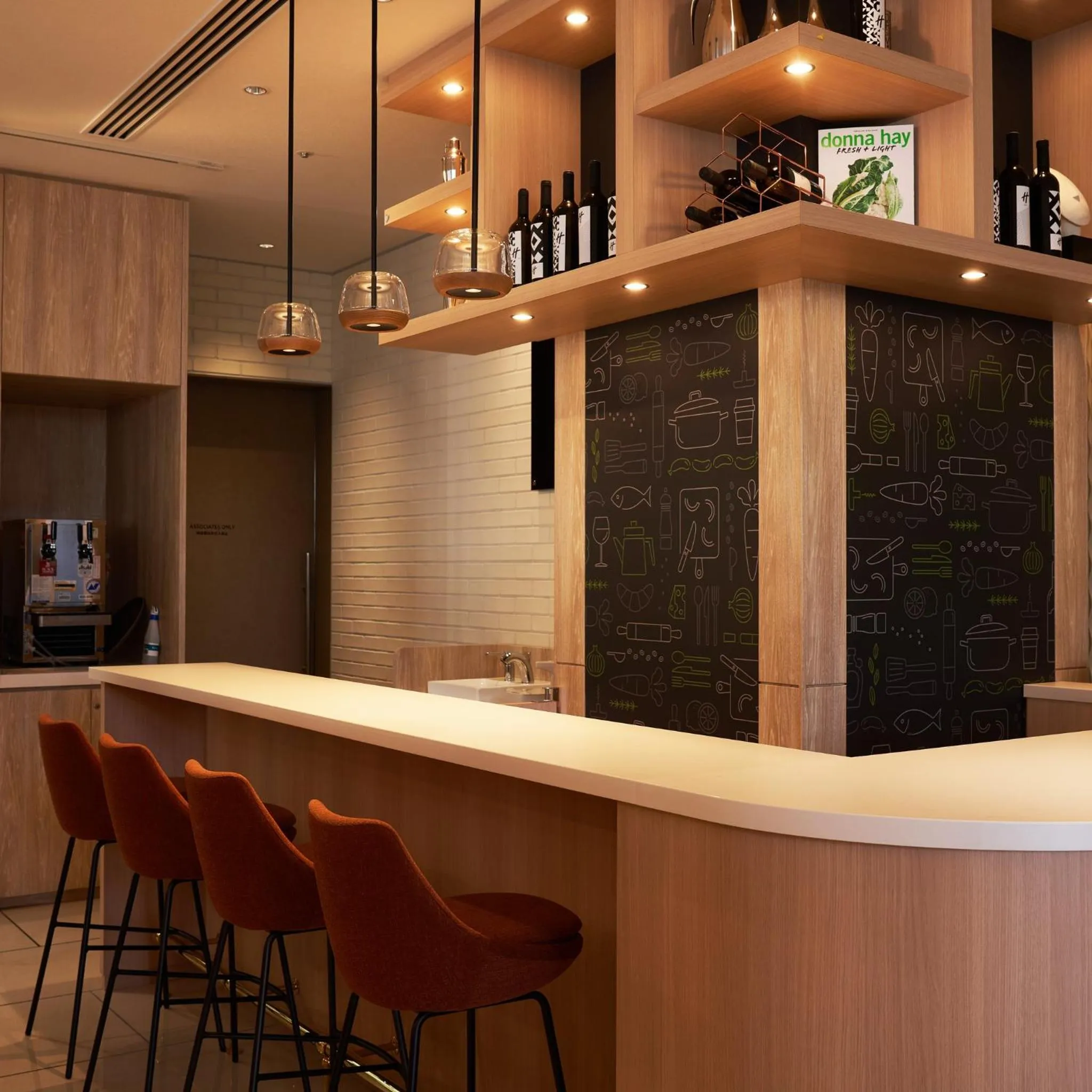 Restaurant/places to eat in Holiday Inn & Suites Shin Osaka by IHG