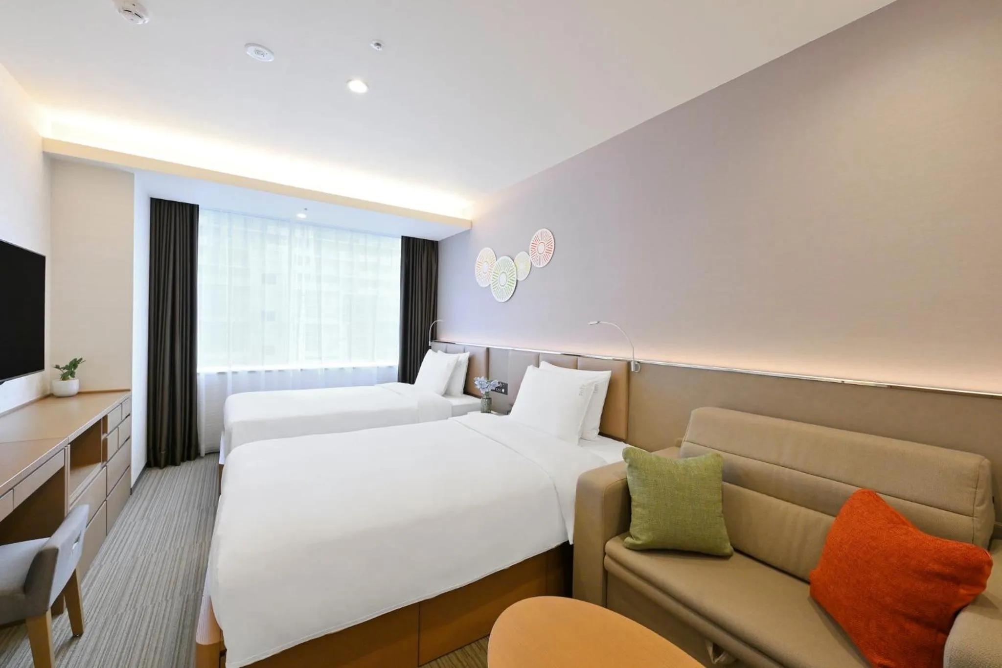 Photo of the whole room, Bed in Holiday Inn & Suites Shin Osaka by IHG