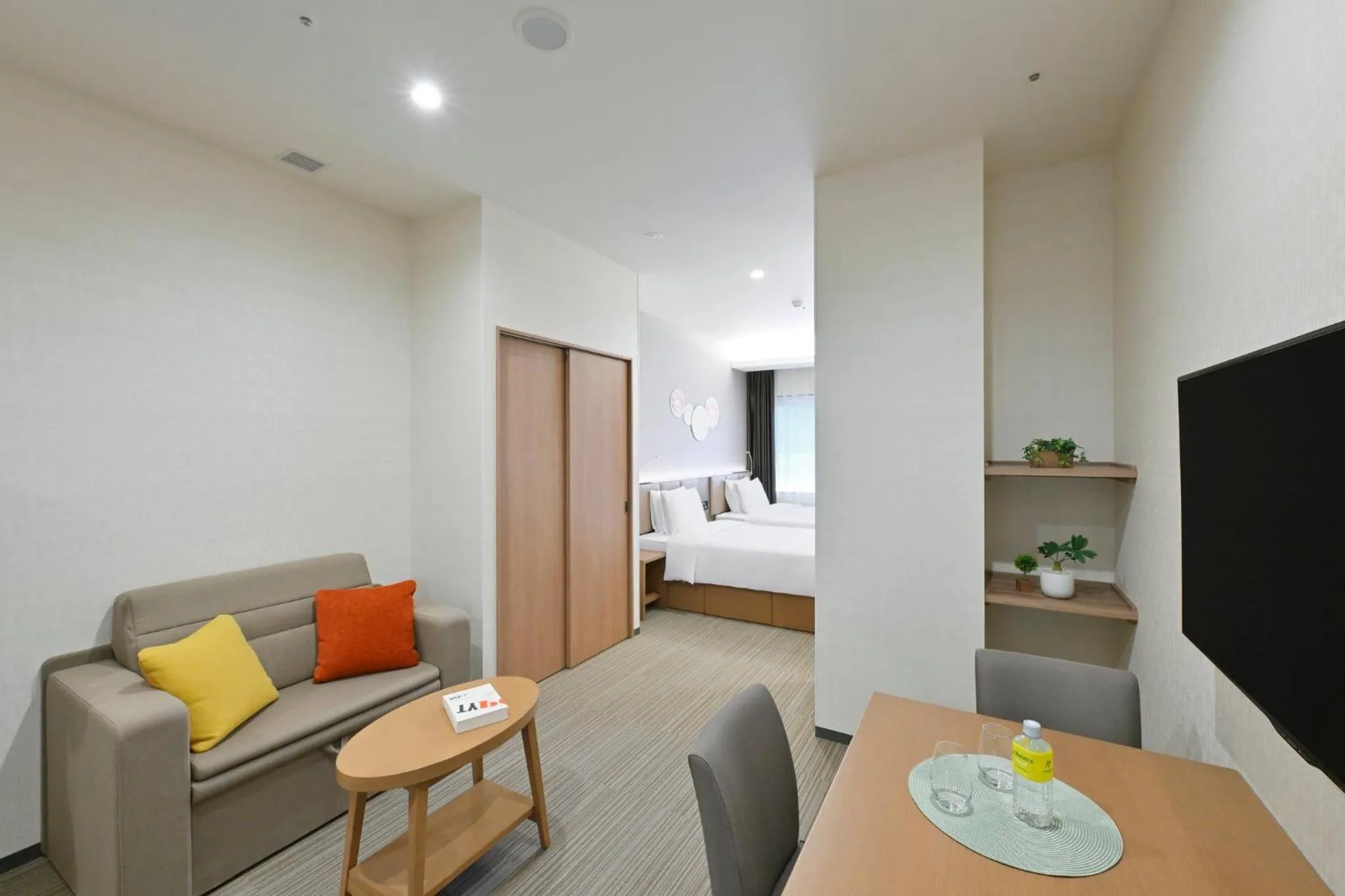 Photo of the whole room, Bed in Holiday Inn & Suites Shin Osaka by IHG