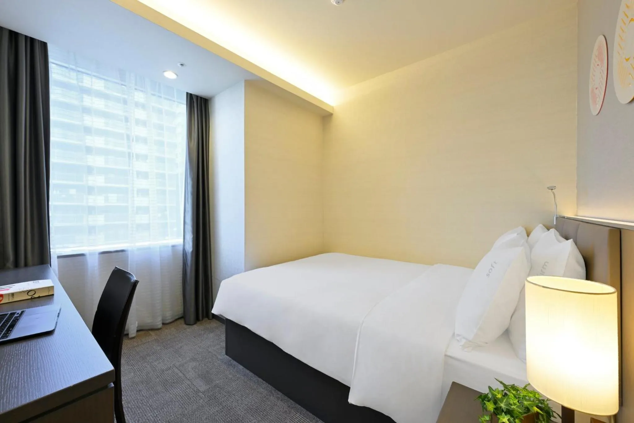 Photo of the whole room, Bed in Holiday Inn & Suites Shin Osaka by IHG