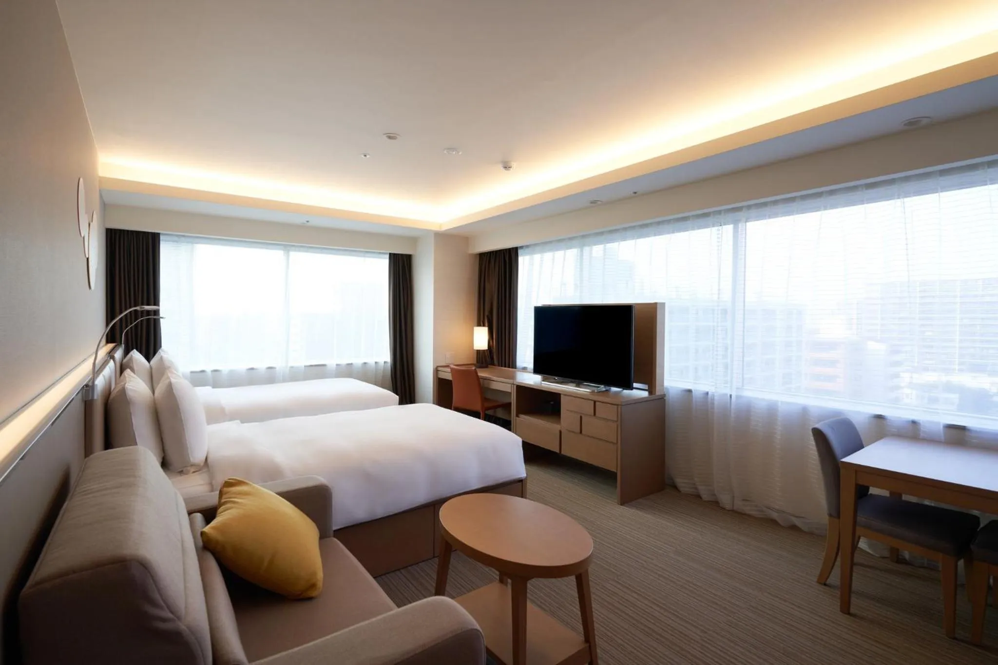 Photo of the whole room, Bed in Holiday Inn & Suites Shin Osaka by IHG