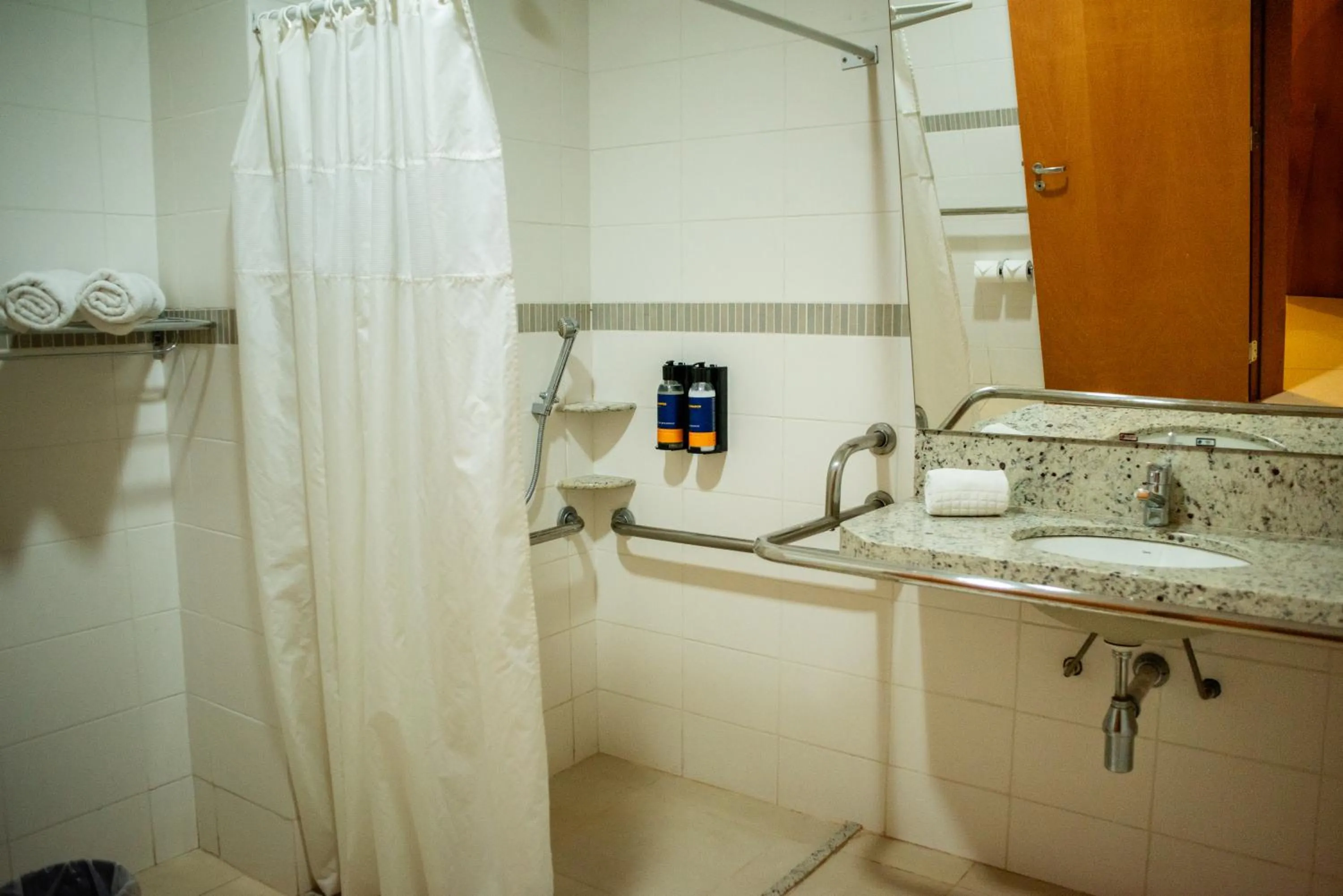 Bathroom in Comfort Hotel Sertãozinho