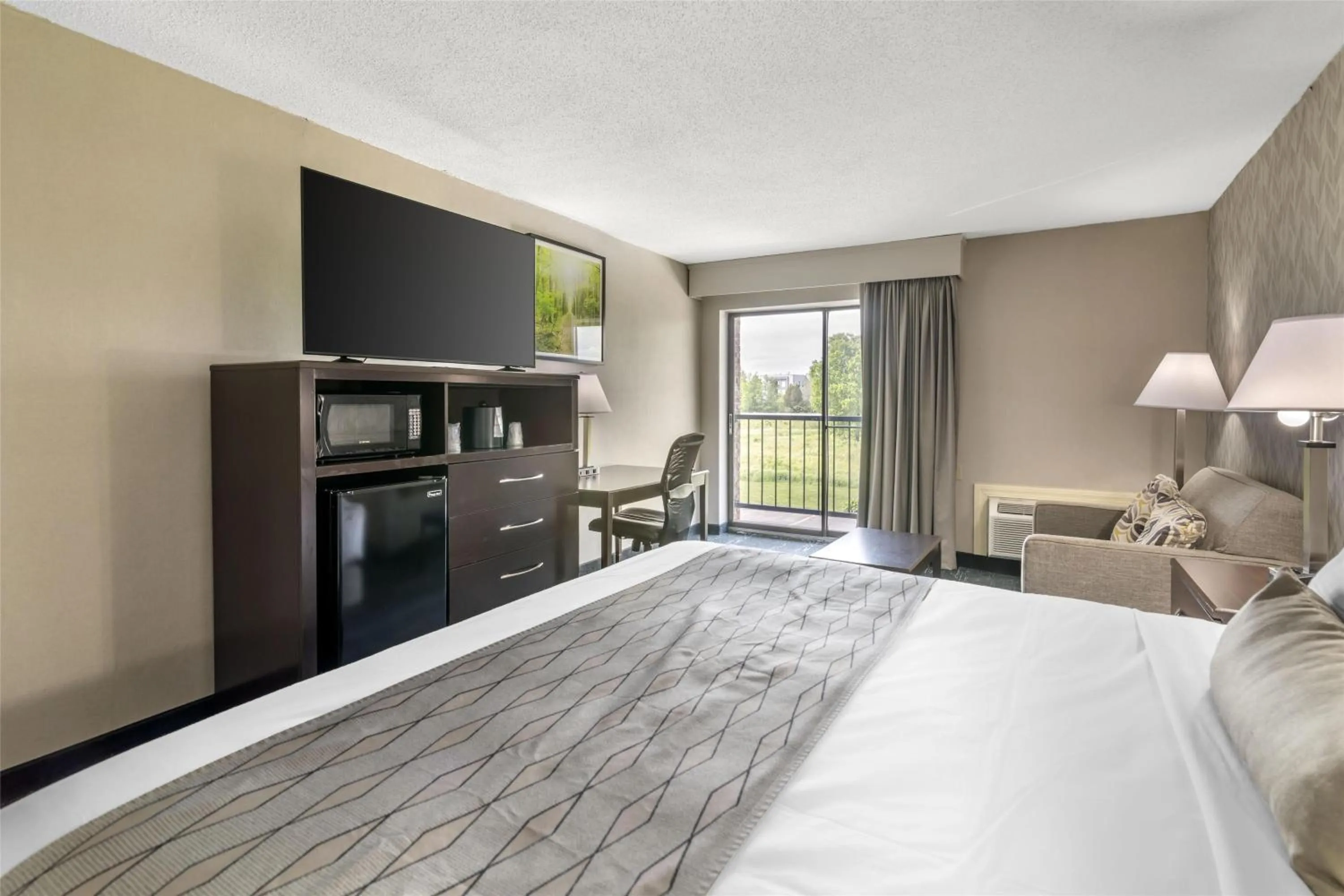 Bedroom, Bed in Best Western Plus Keene Hotel