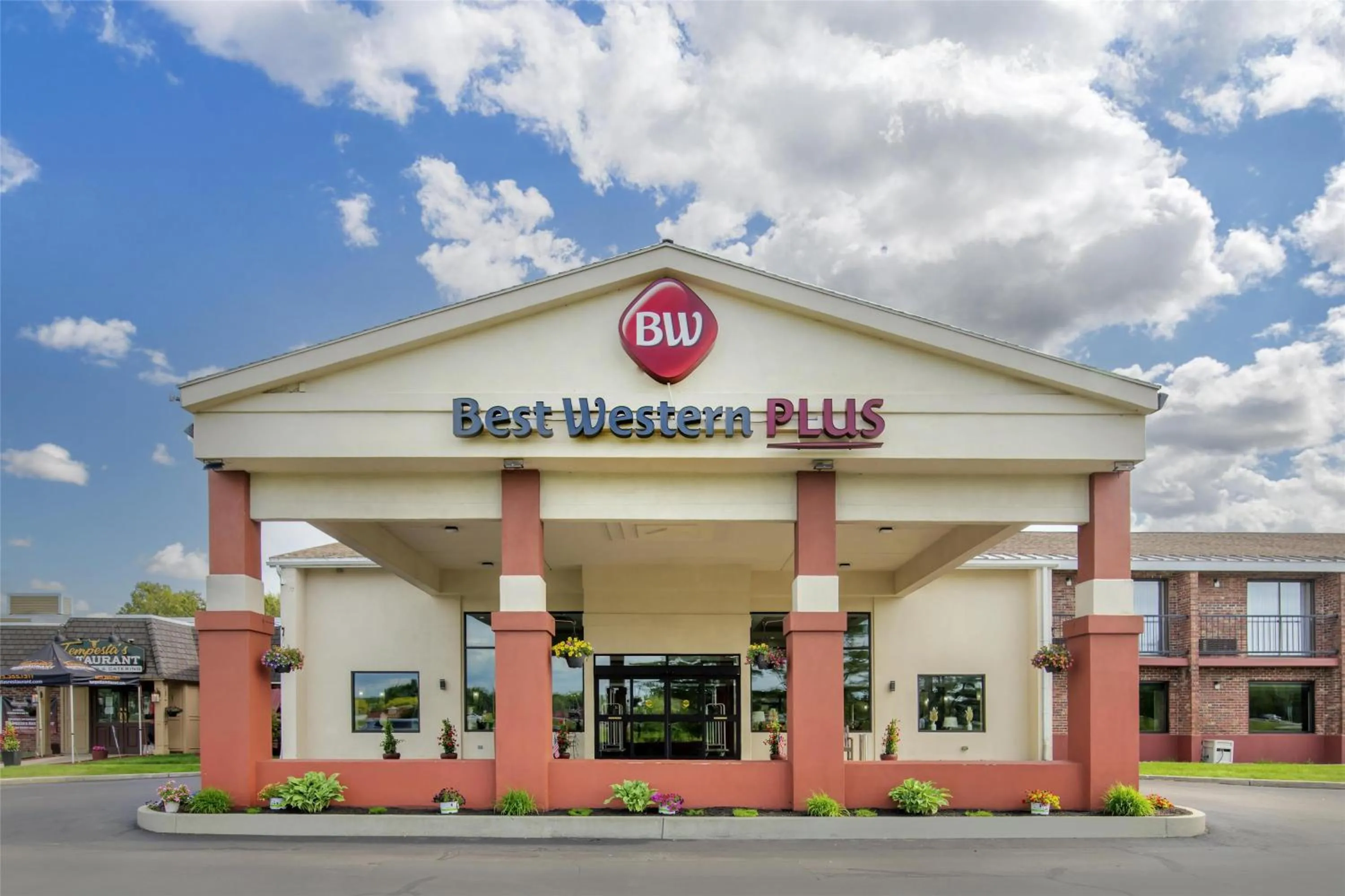 Property building in Best Western Plus Keene Hotel