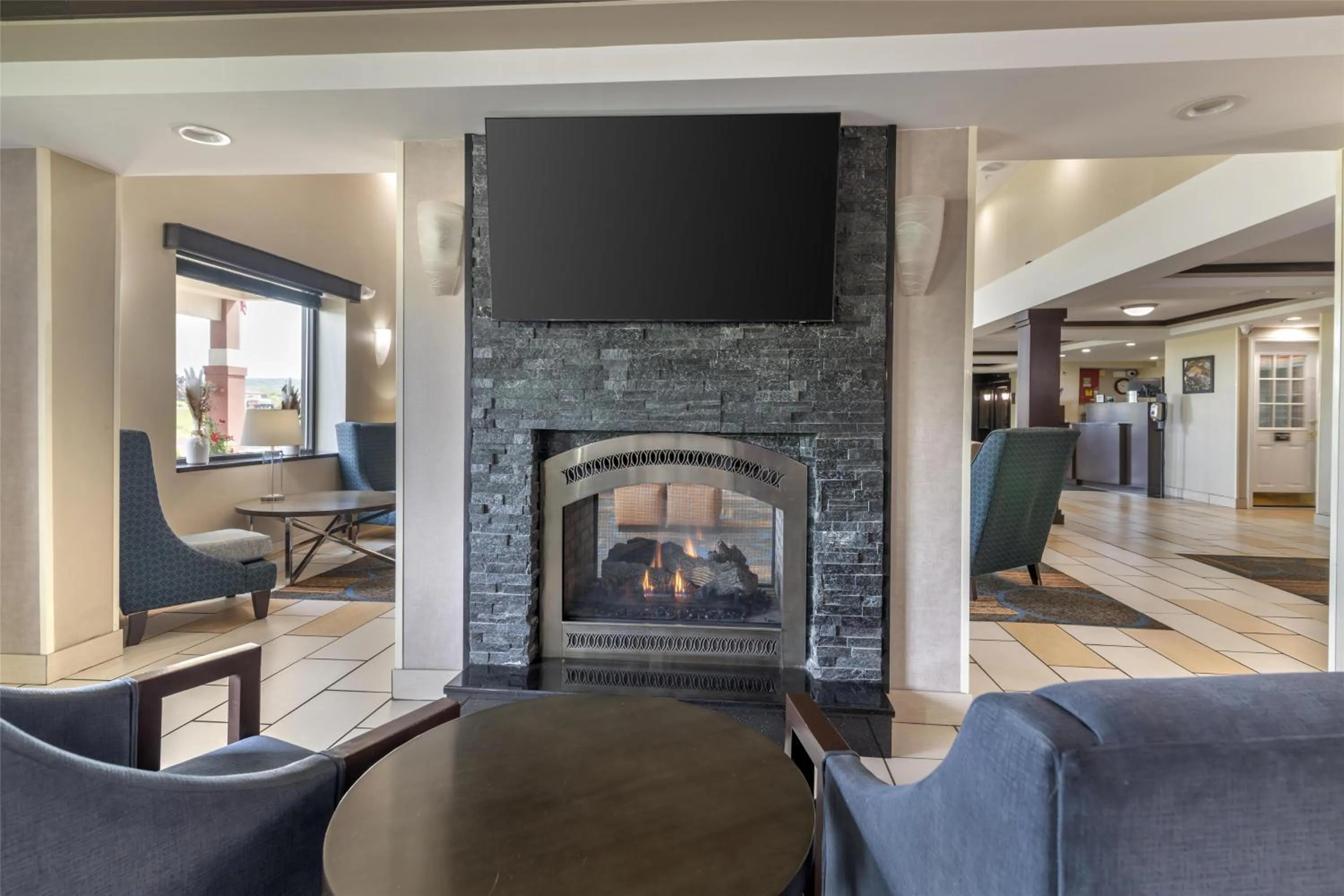 Lobby or reception in Best Western Plus Keene Hotel