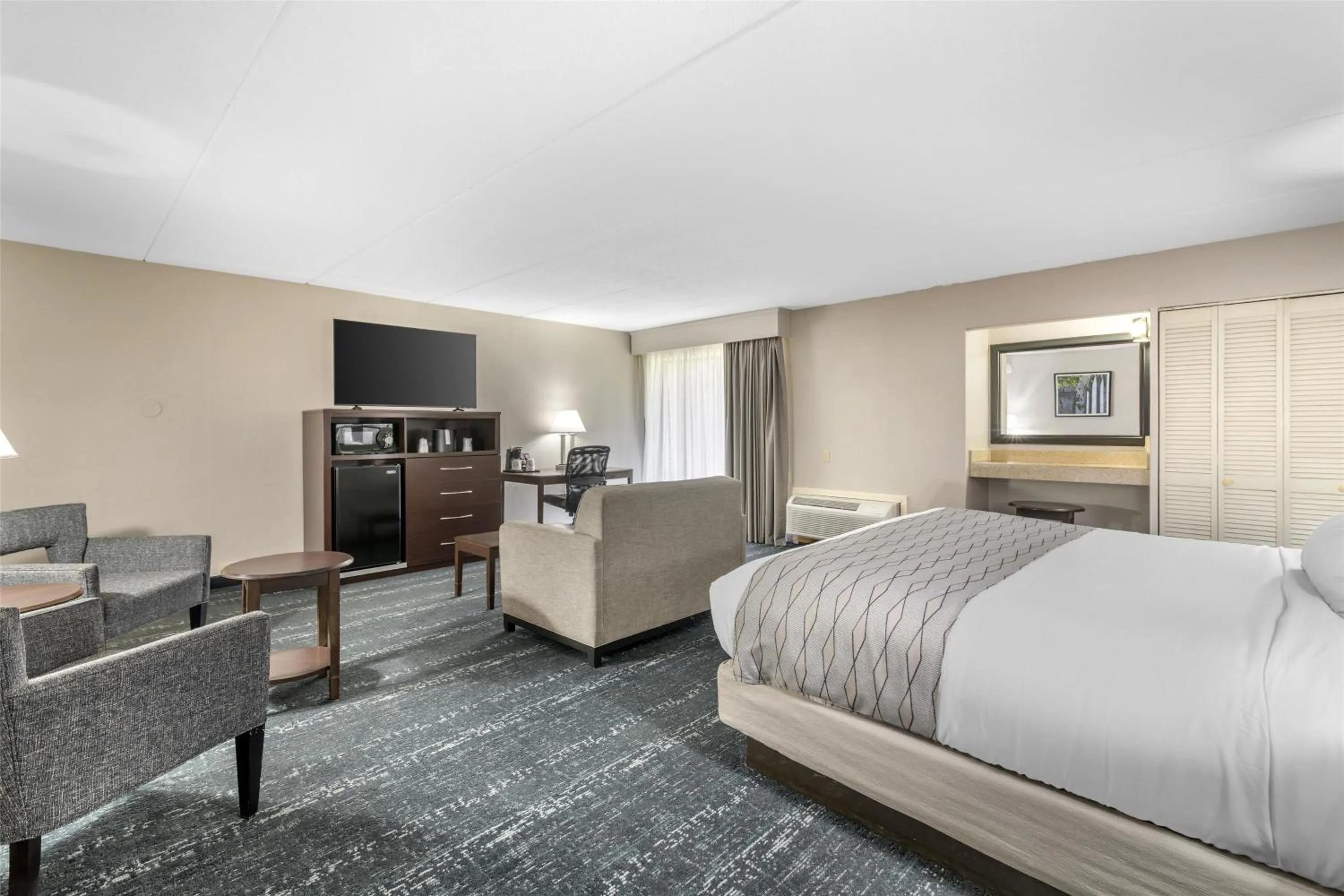 Bedroom, Bed in Best Western Plus Keene Hotel