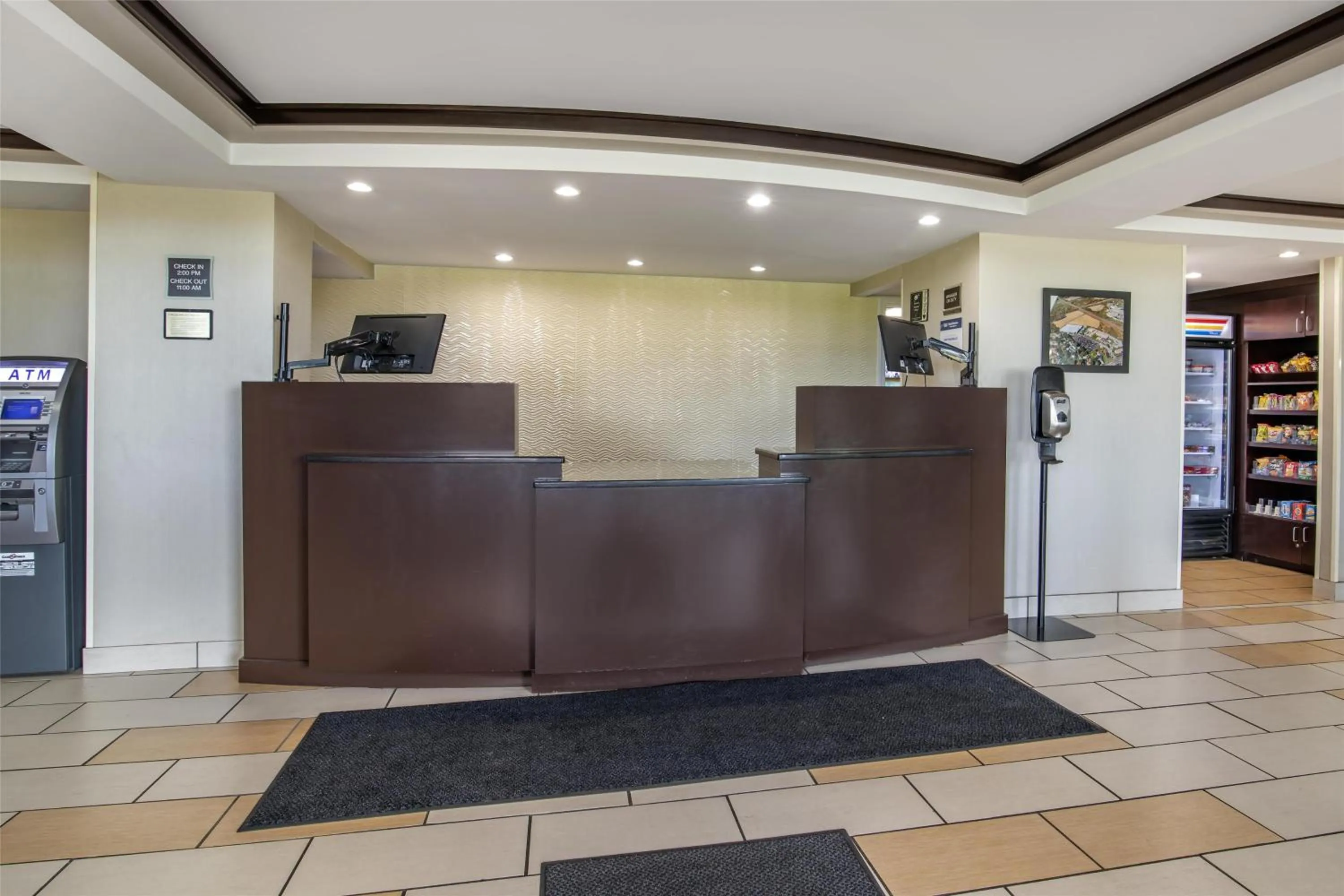 Lobby or reception in Best Western Plus Keene Hotel