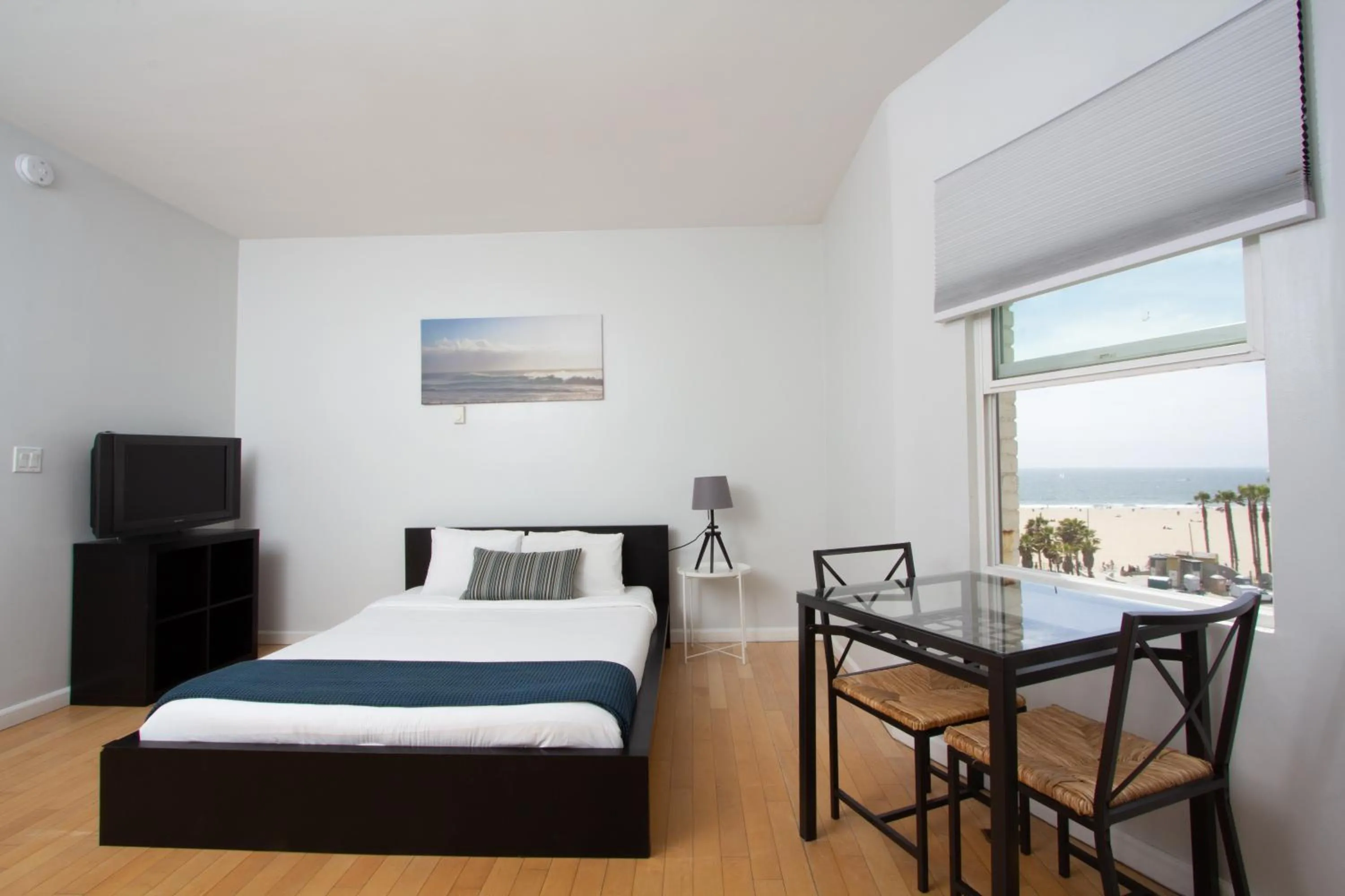 Bed in AIR Venice on the Beach