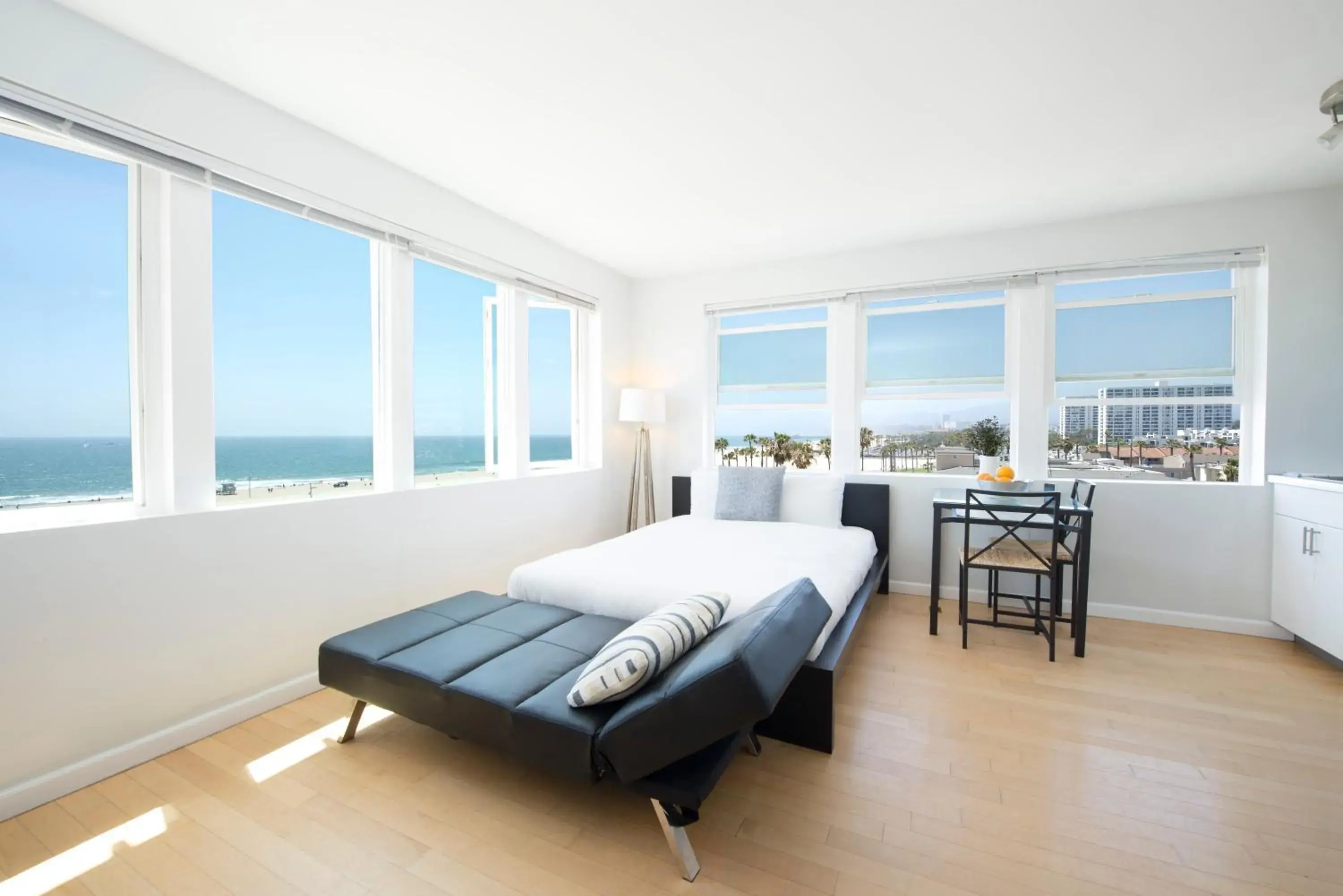 Bed in AIR Venice on the Beach Bed in AIR Venice on the Beach