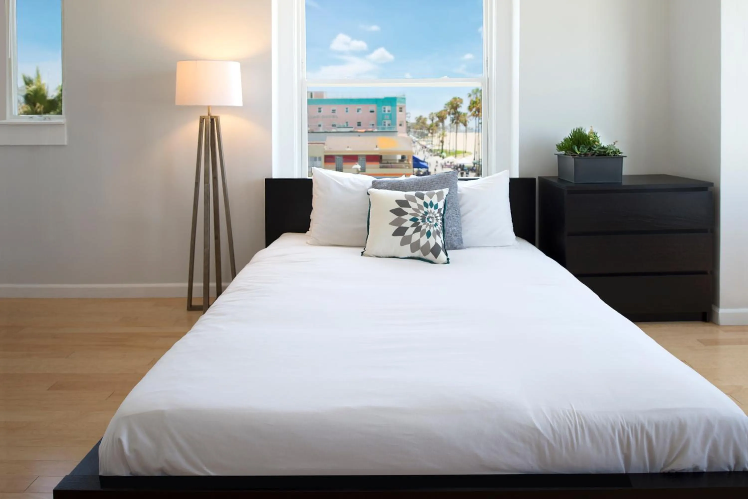 Bed in AIR Venice on the Beach