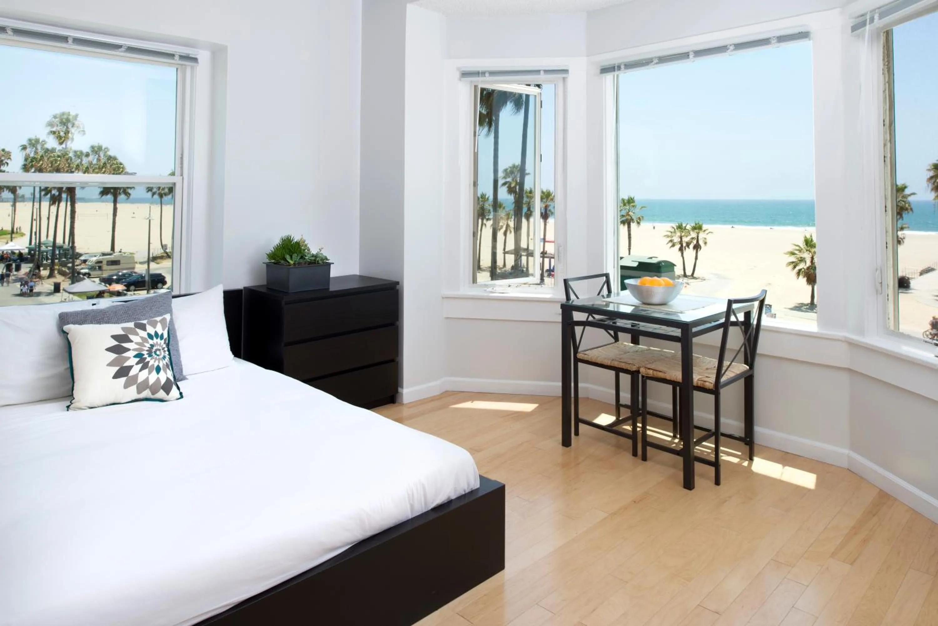 Bed in AIR Venice on the Beach