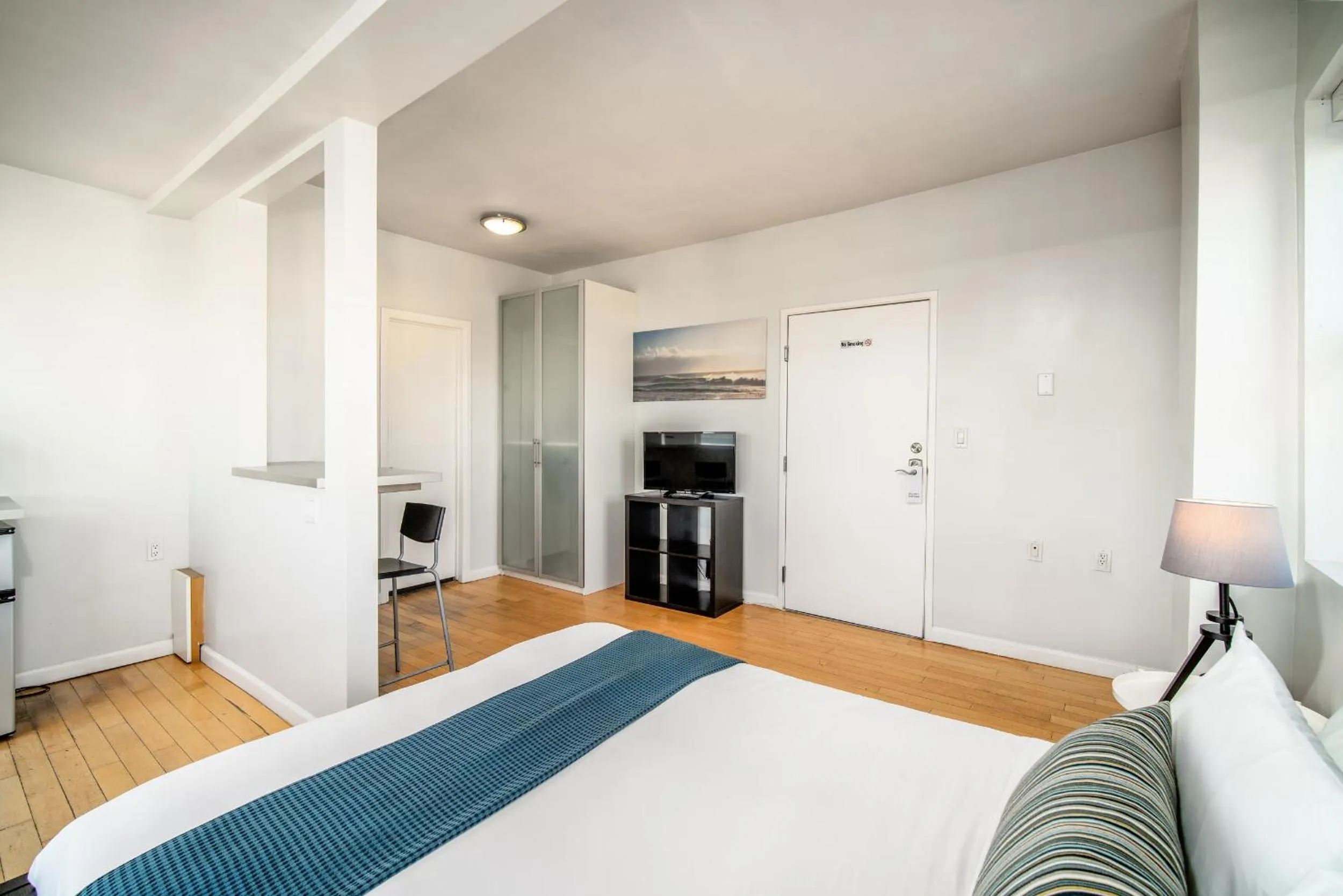 Bed in AIR Venice on the Beach