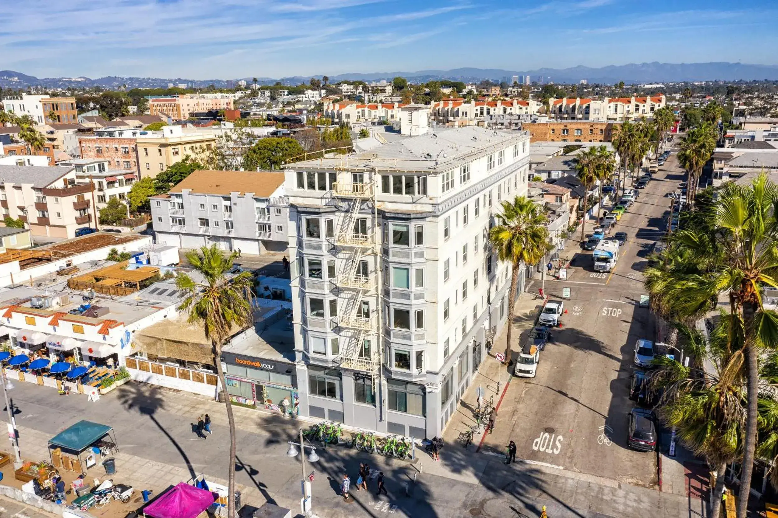 Facade/entrance in AIR Venice on the Beach Facade/entrance in AIR Venice on the Beach