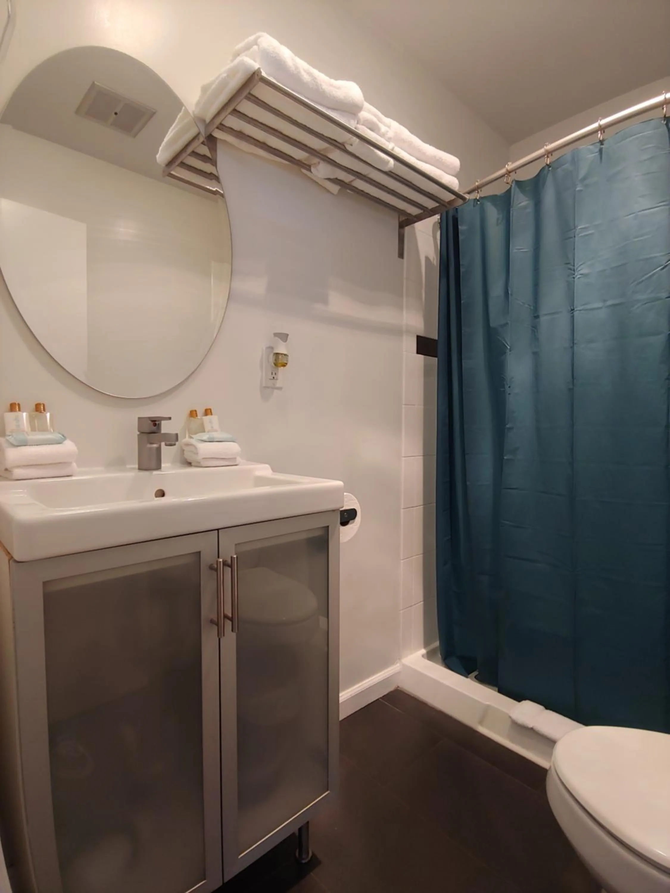 Bathroom in AIR Venice on the Beach