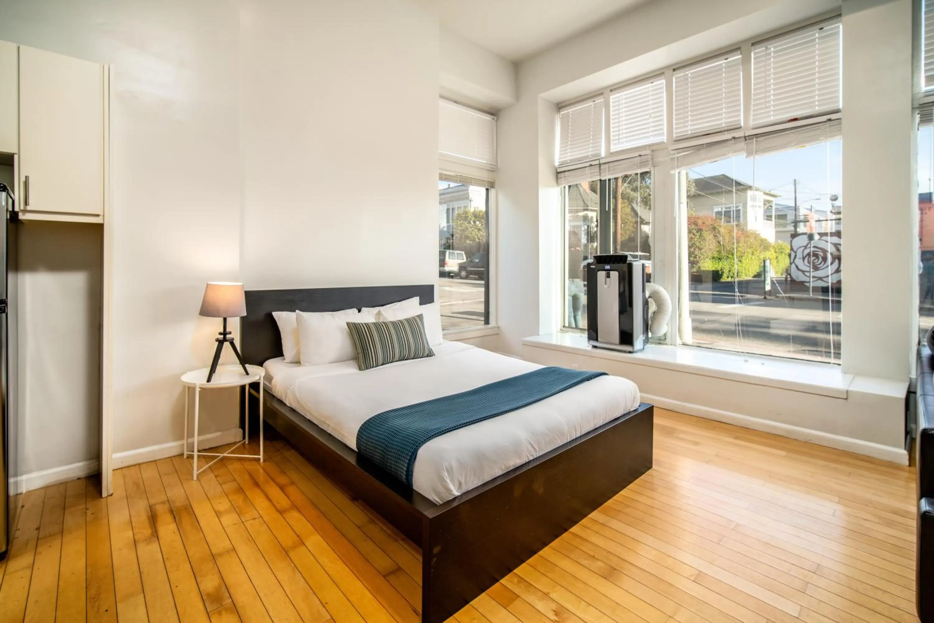 Bed in AIR Venice on the Beach