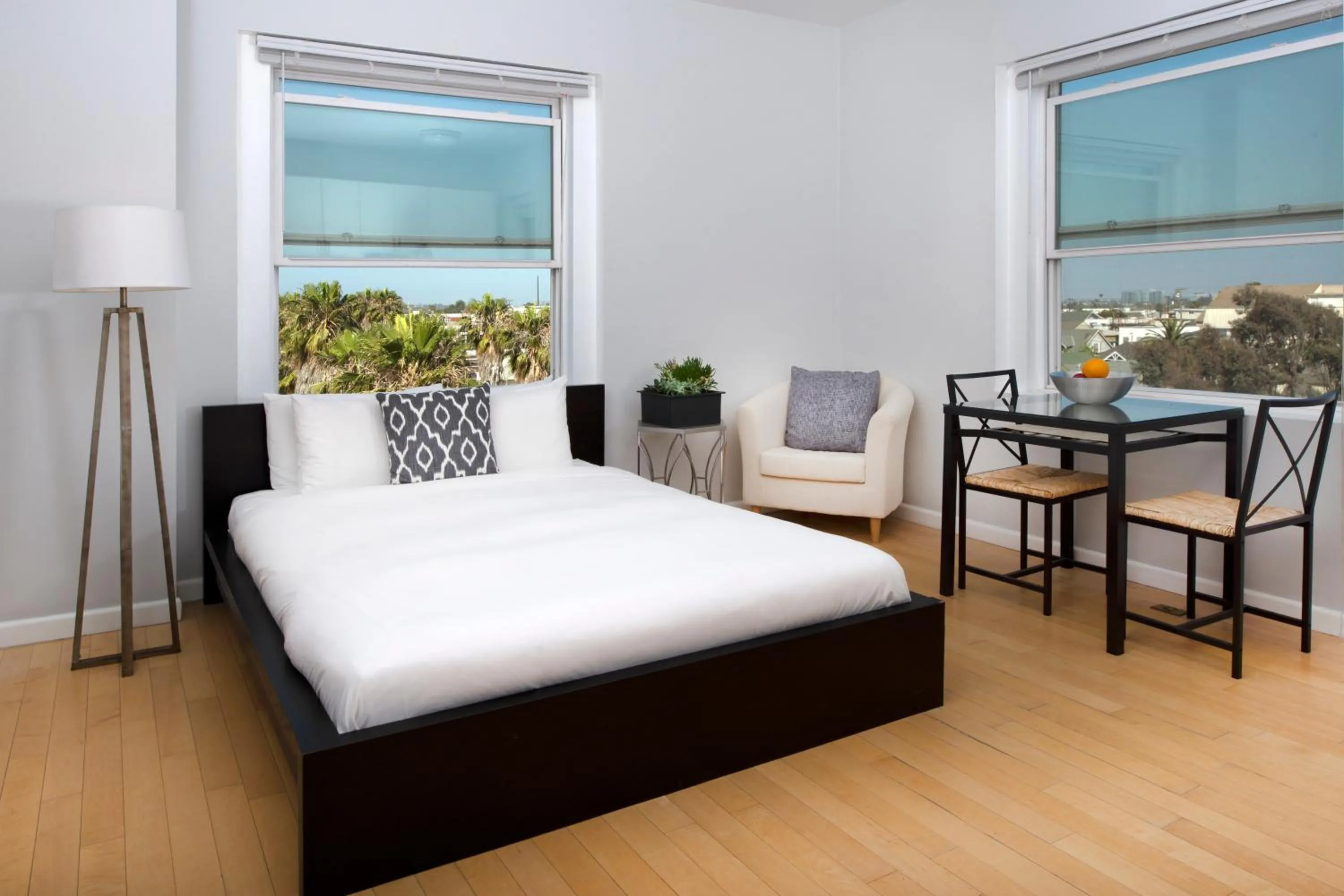 Bed in AIR Venice on the Beach