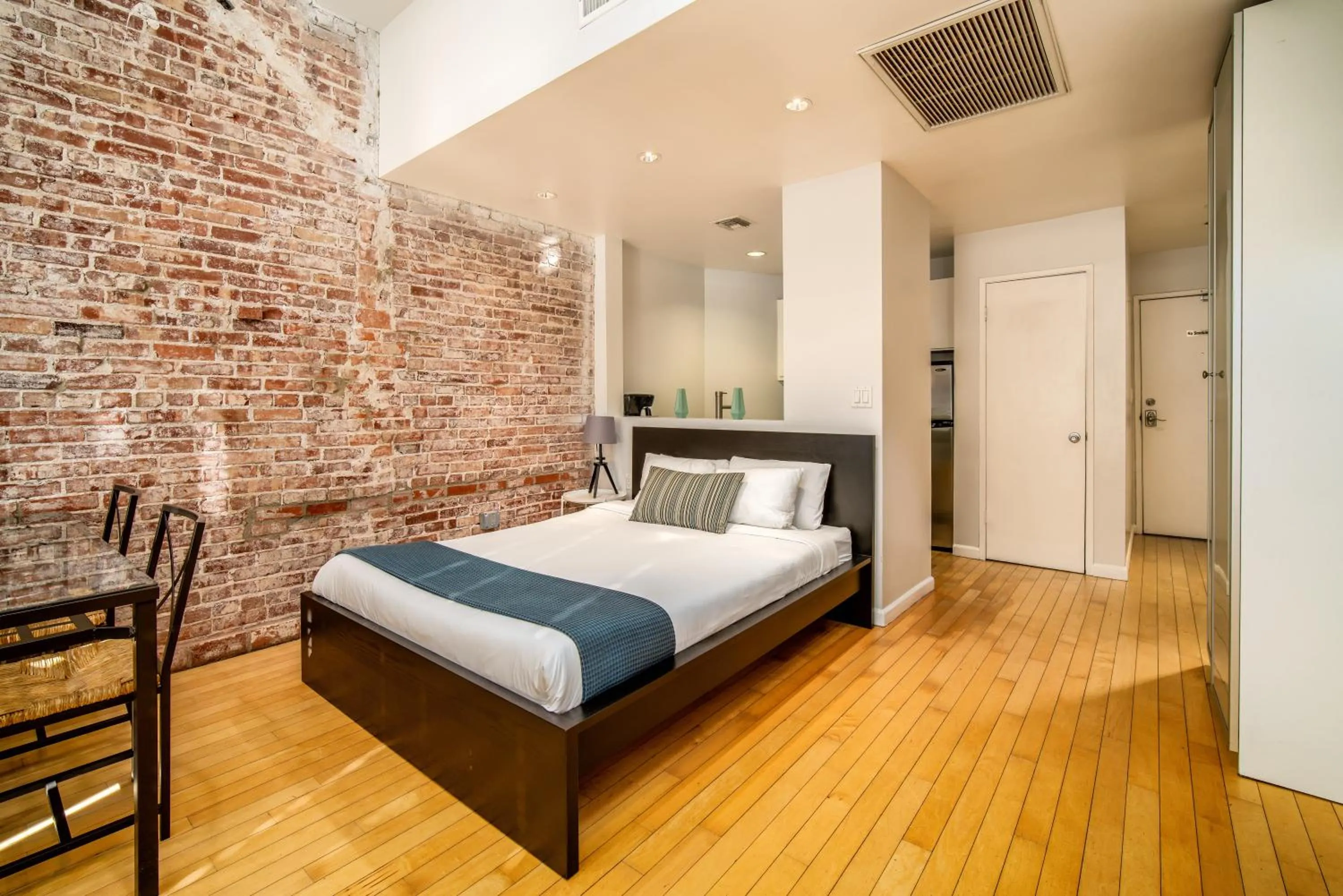 Bed in AIR Venice on the Beach