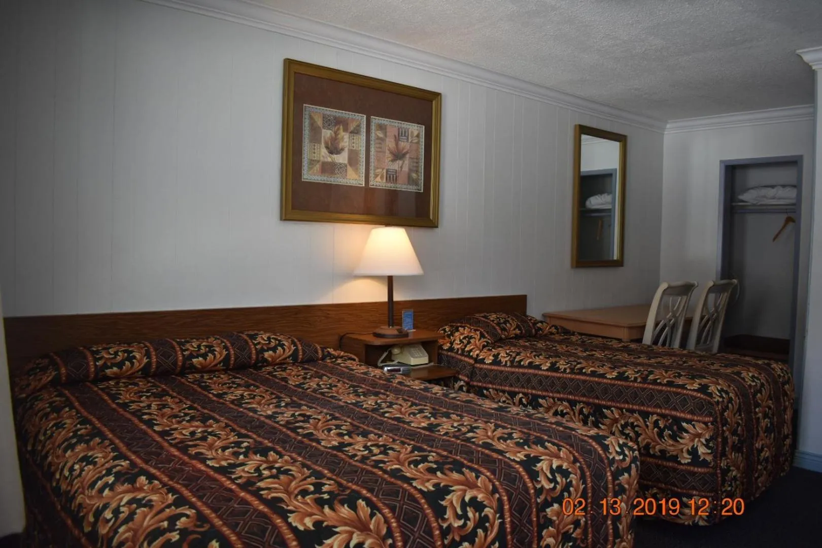 Bed in Evening Star Motel