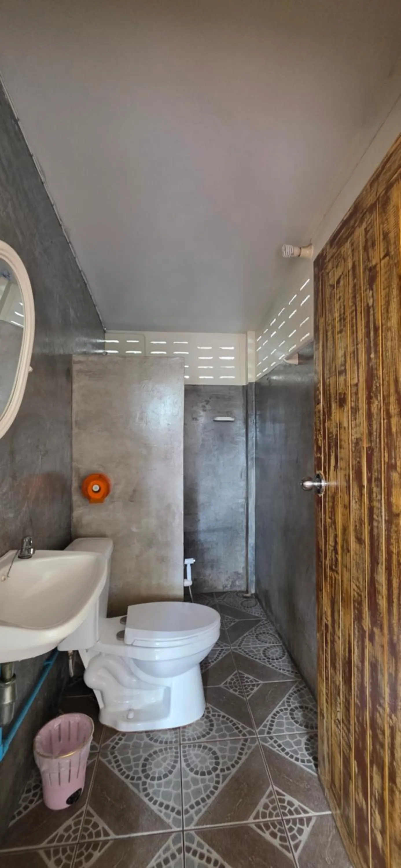 Bathroom in P.L.P Guesthouse - Mae Hong Son