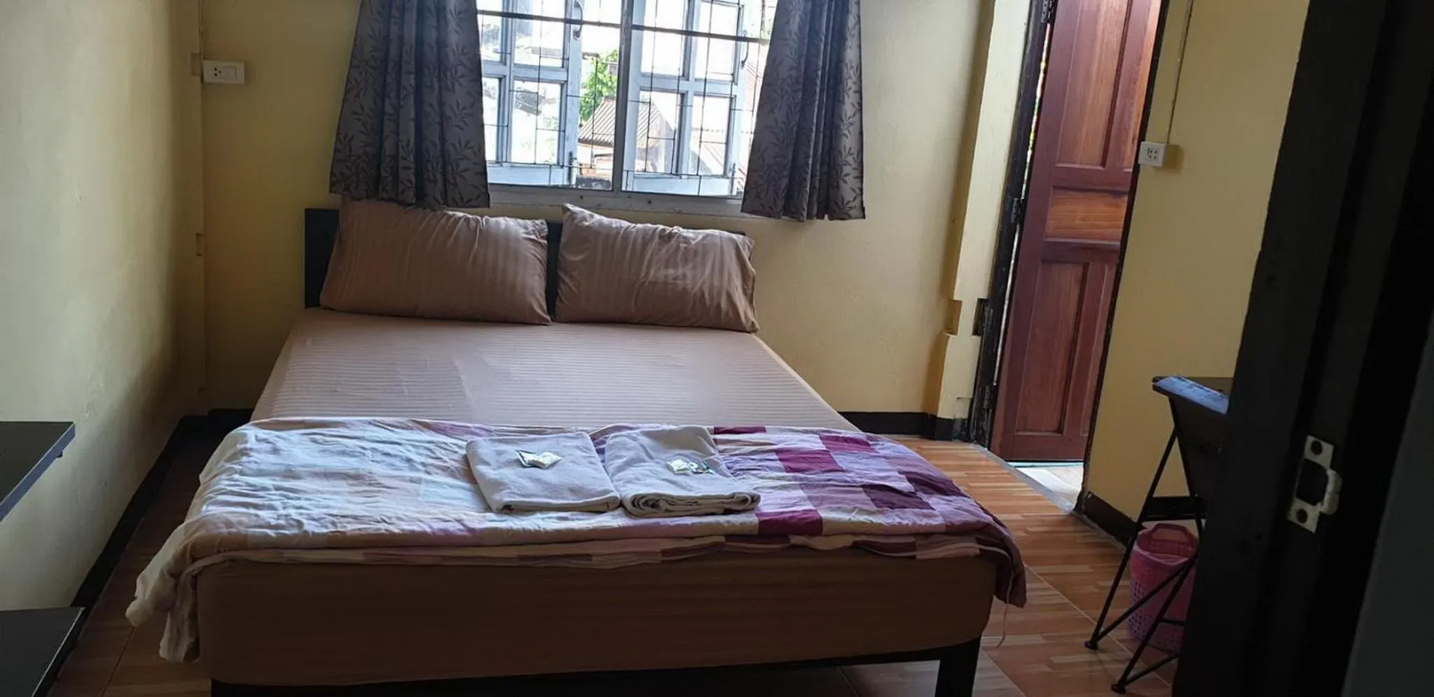 Photo of the whole room, Bed in P.L.P Guesthouse - Mae Hong Son