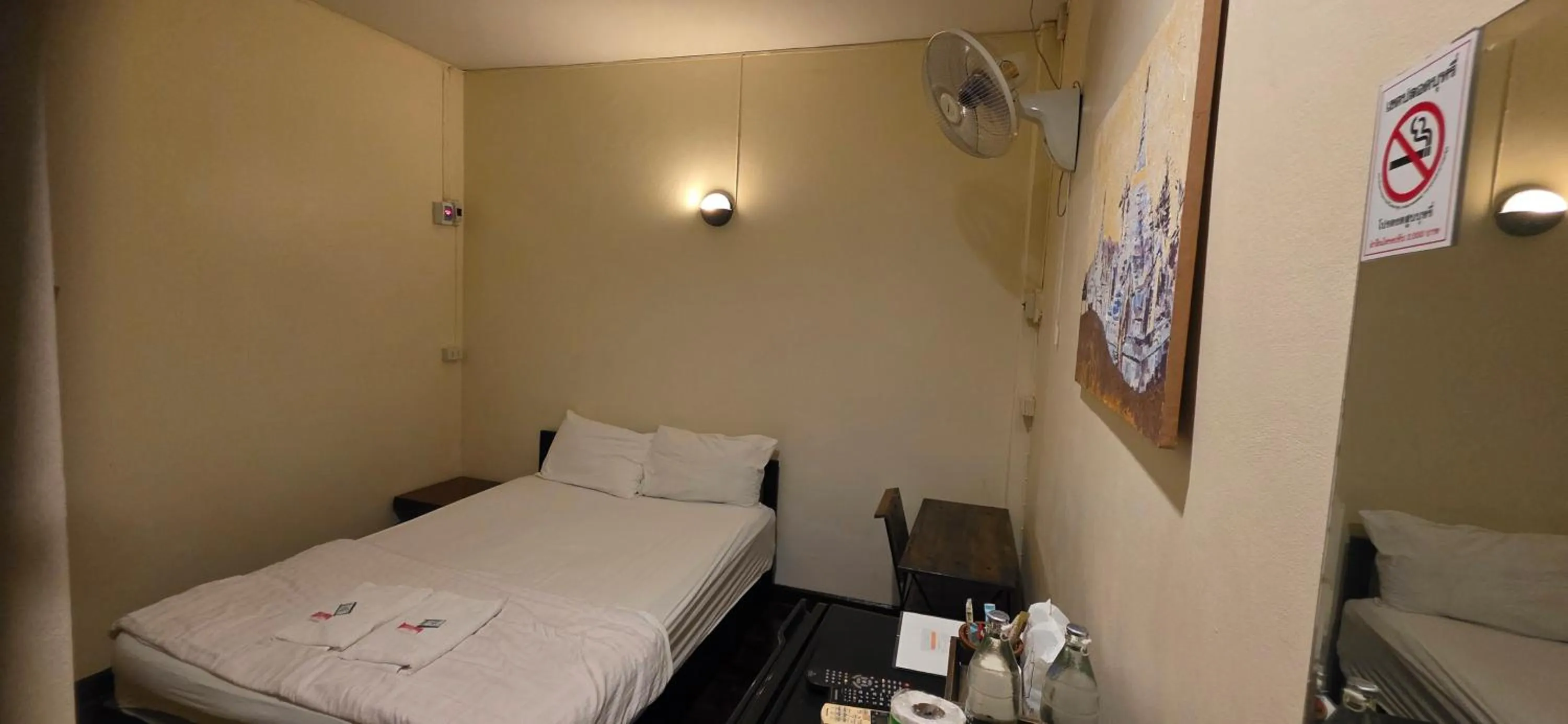 Photo of the whole room in P.L.P Guesthouse - Mae Hong Son