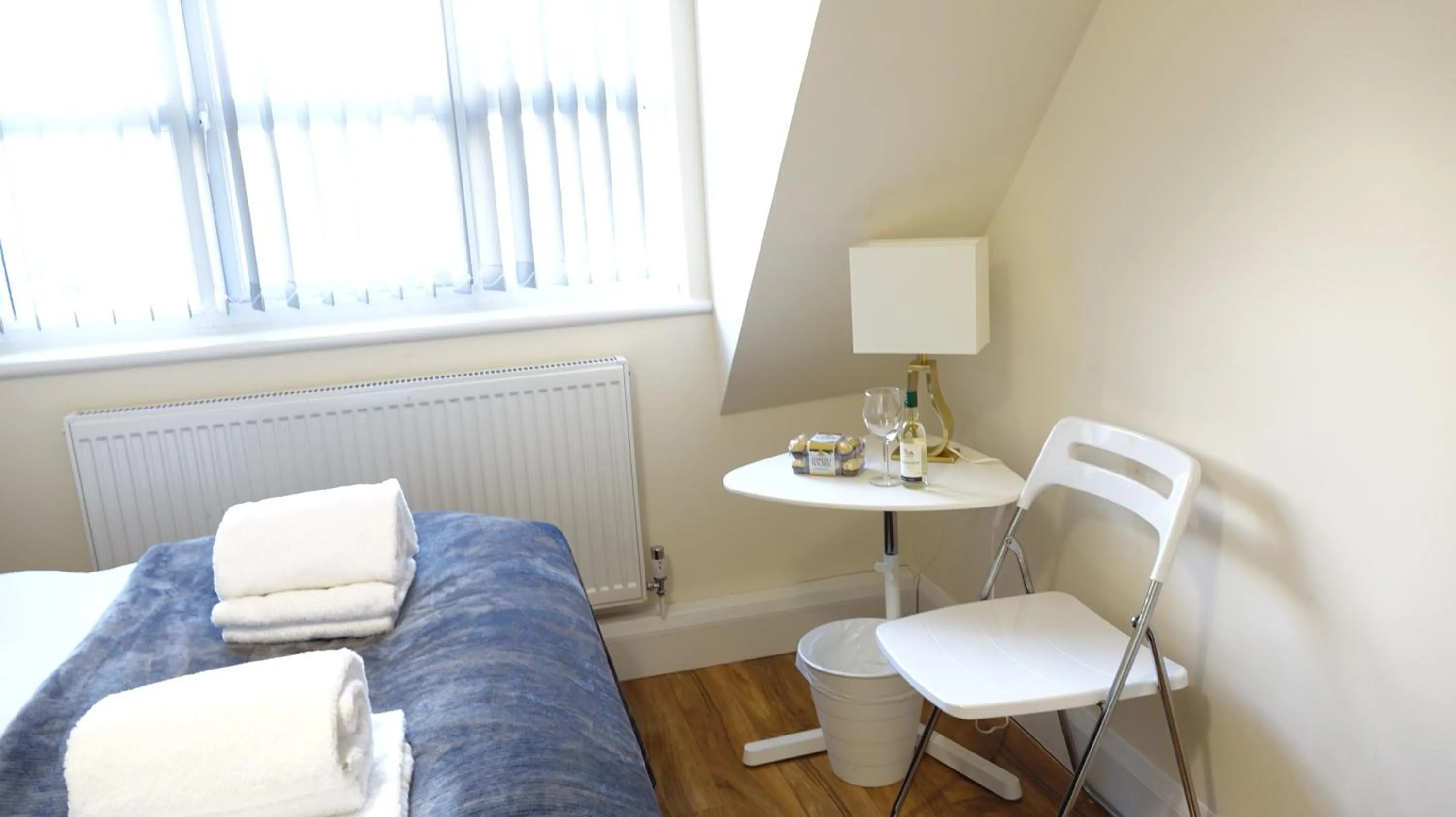 Bedroom in RC Airport Rooms