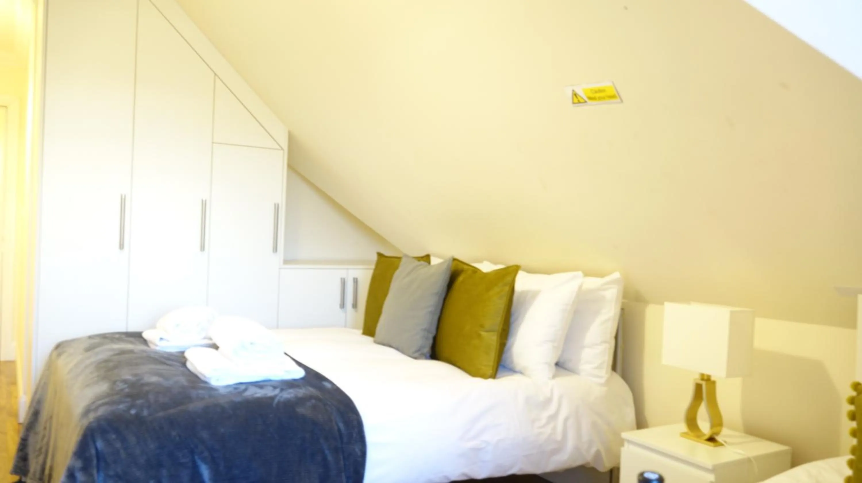 Bedroom in RC Airport Rooms