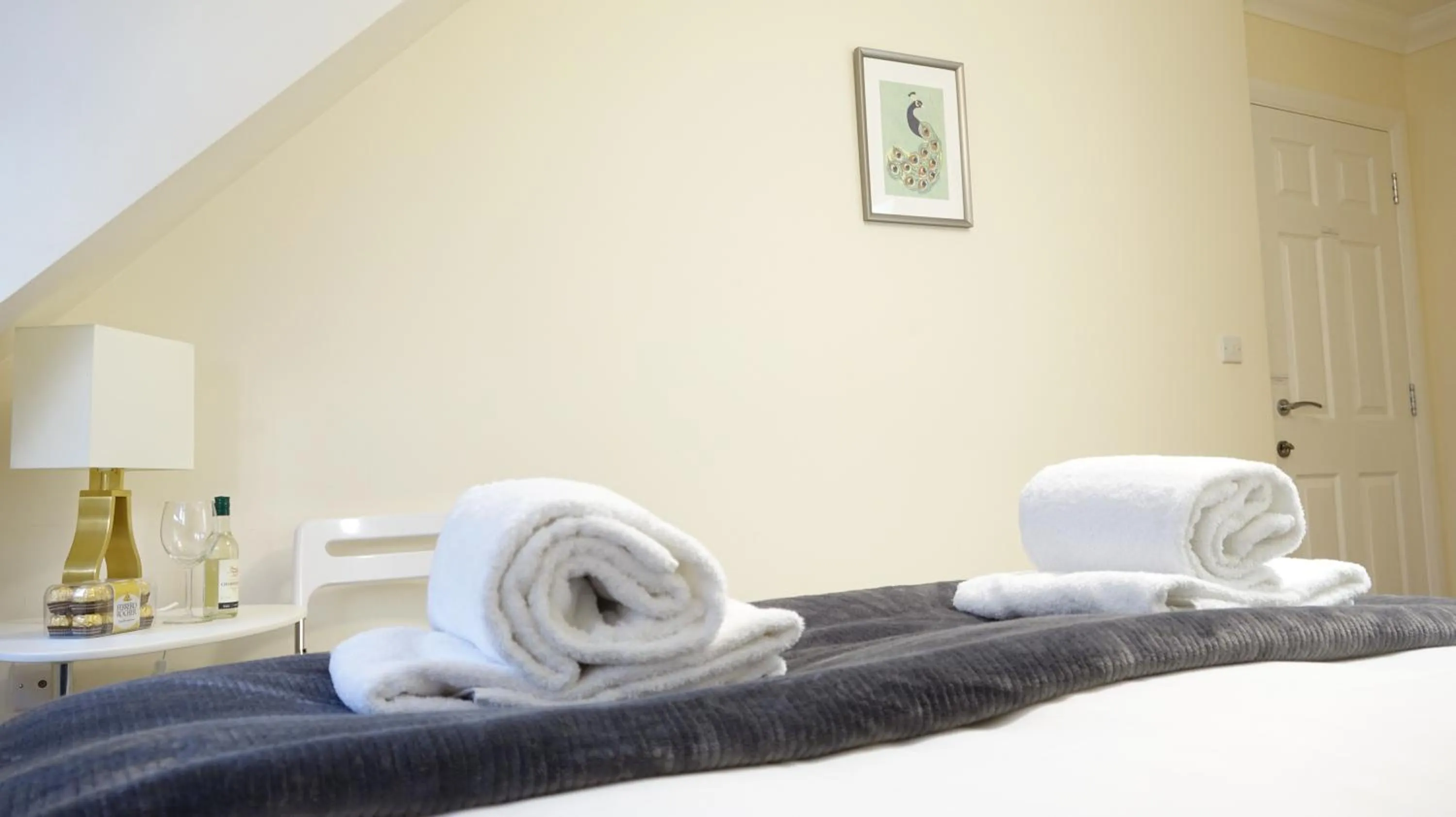 Bedroom in RC Airport Rooms