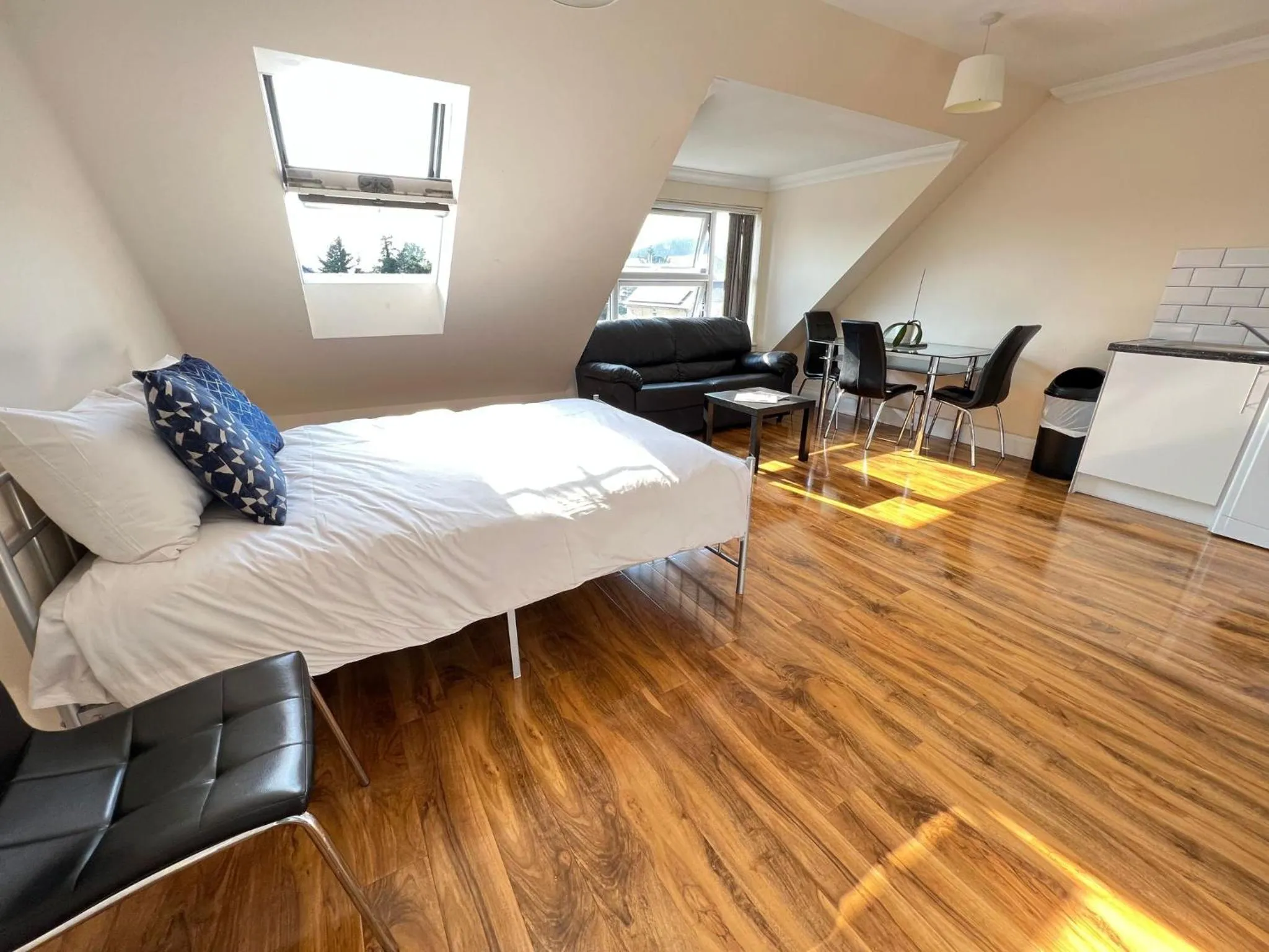 Bedroom in RC Airport Rooms