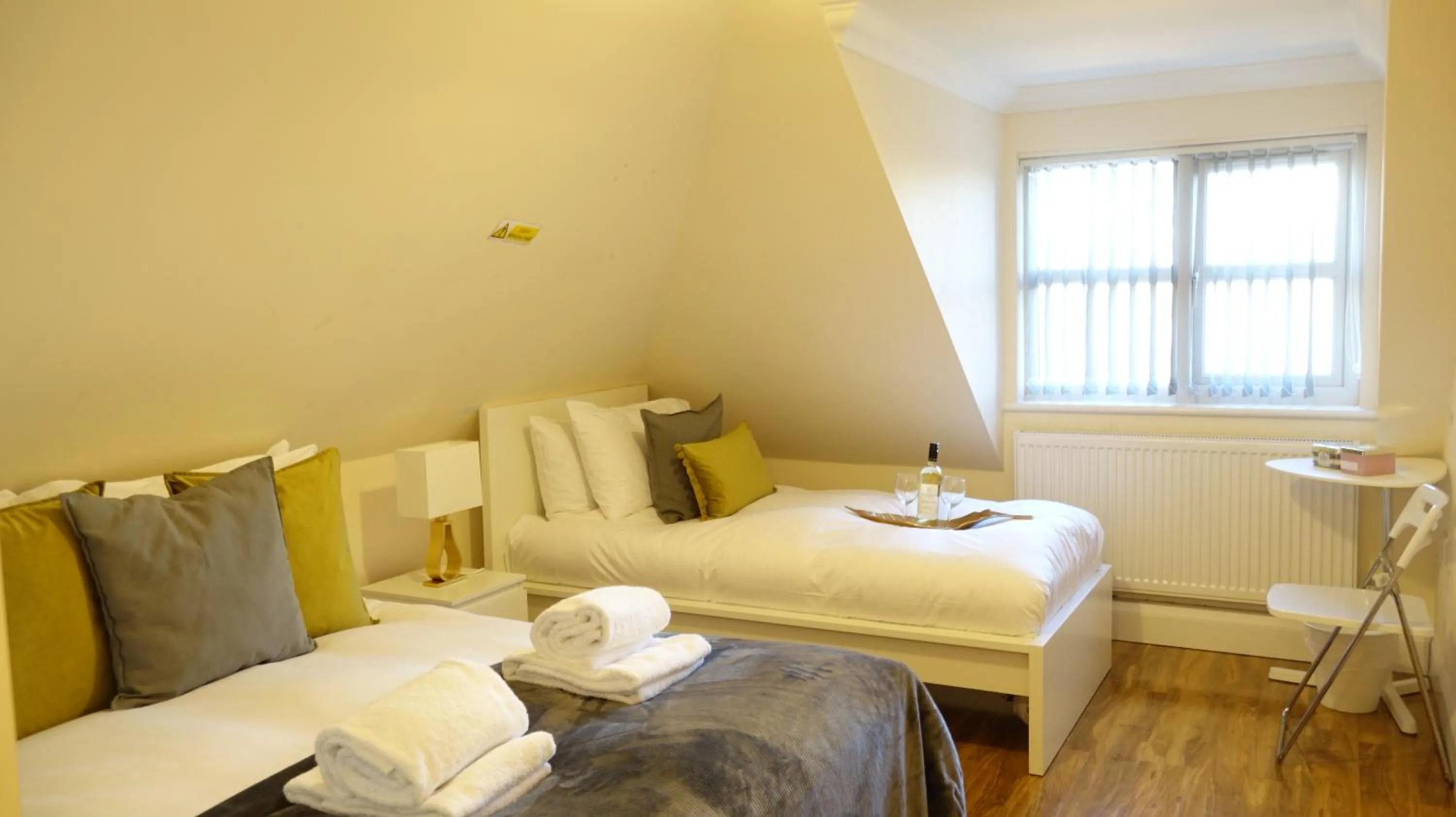 Bedroom in RC Airport Rooms