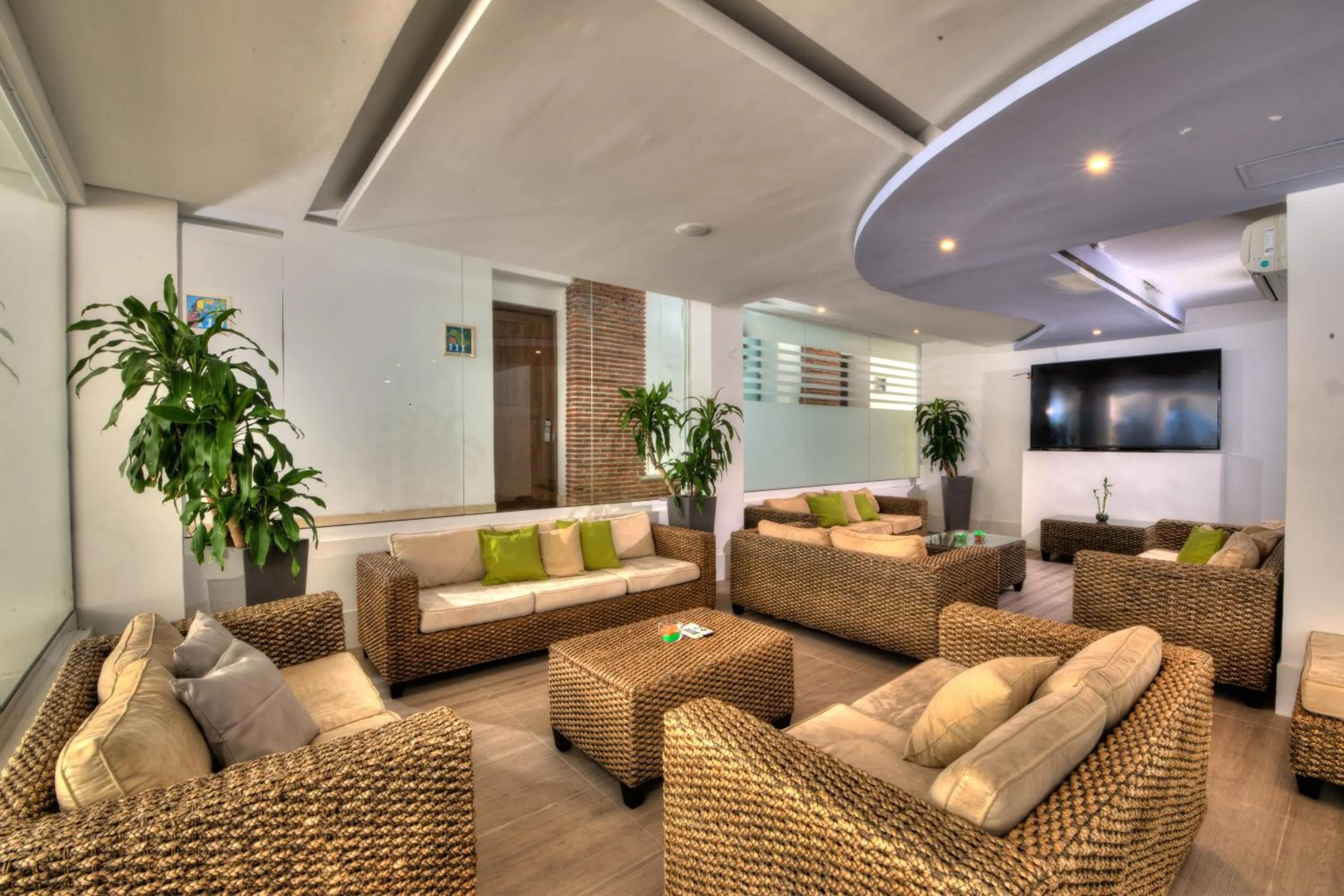 Communal lounge/ TV room in Hotel Santorini Resort