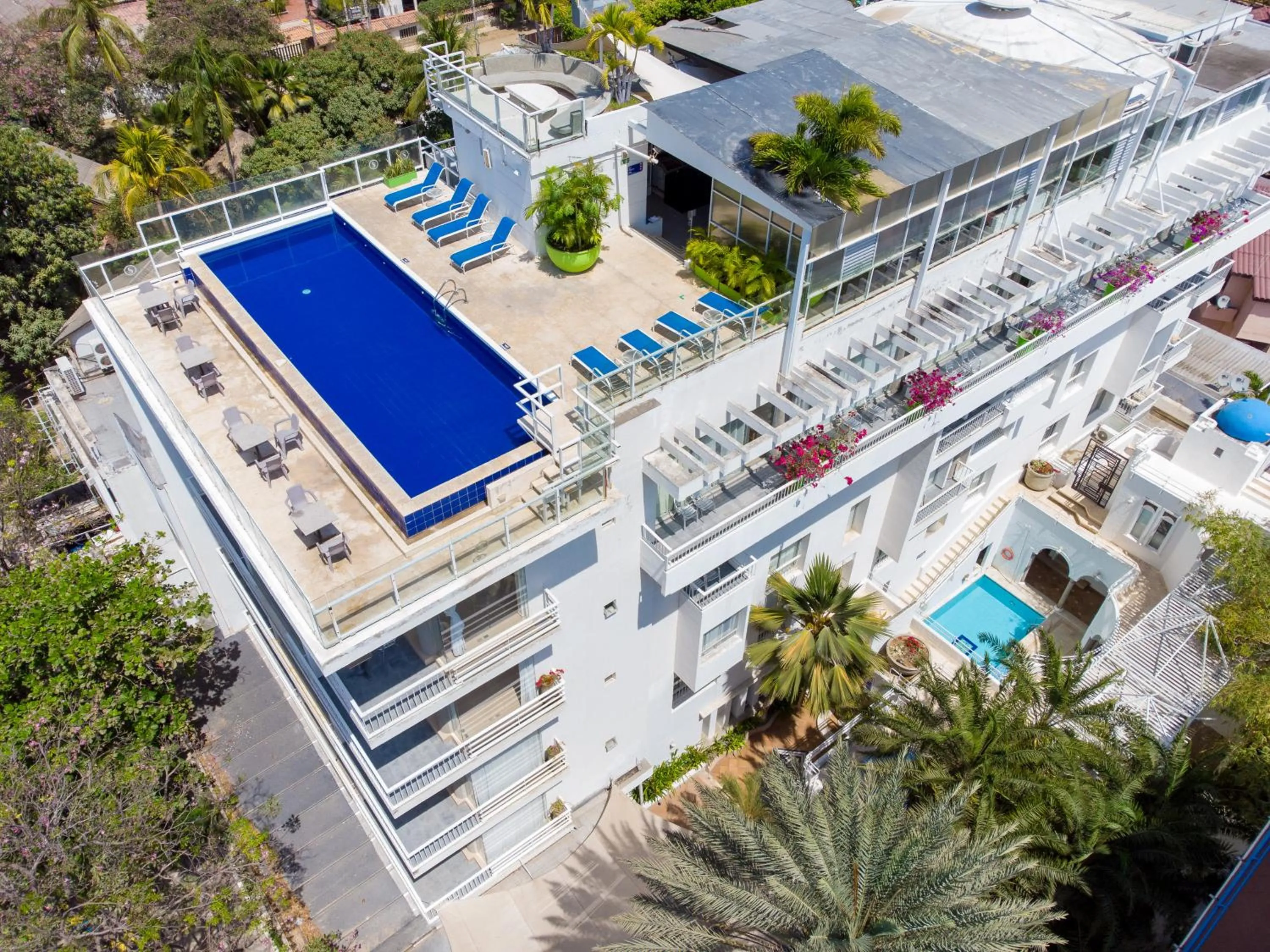 Swimming pool in Hotel Santorini Resort