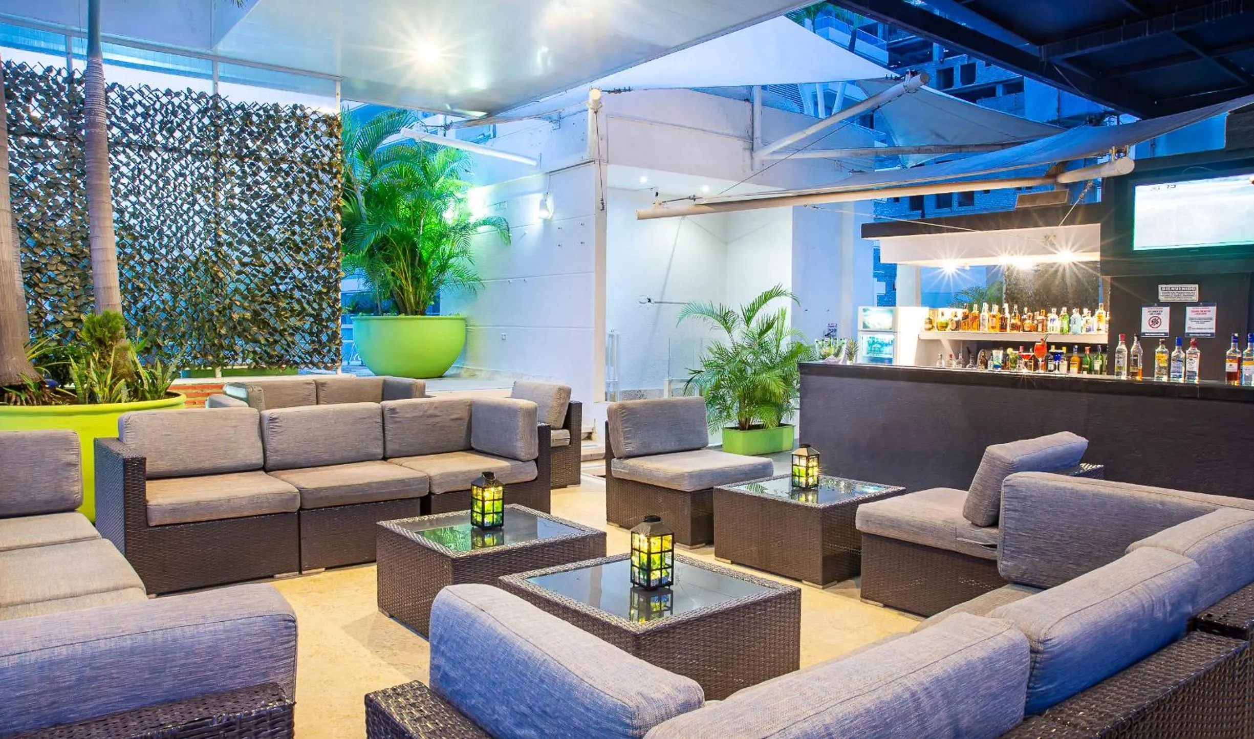 Restaurant/places to eat in Hotel Santorini Resort