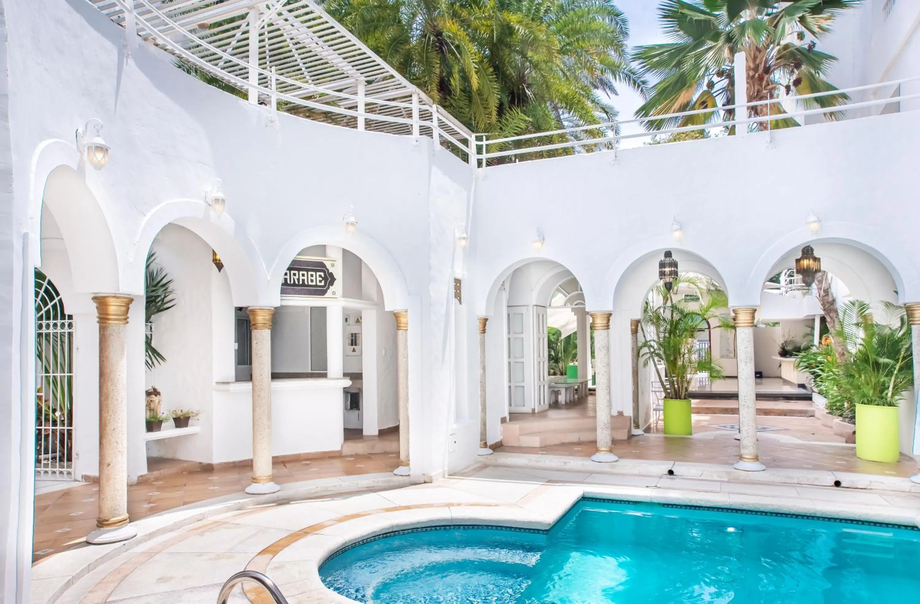 Swimming pool in Hotel Santorini Resort