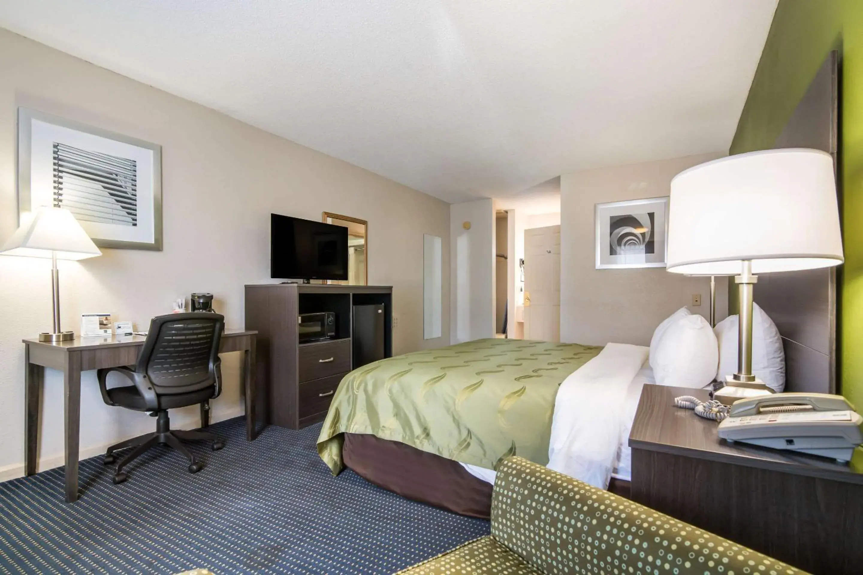 Bedroom, Bed in Quality Inn Little Creek Bedroom, Bed in Quality Inn Little Creek