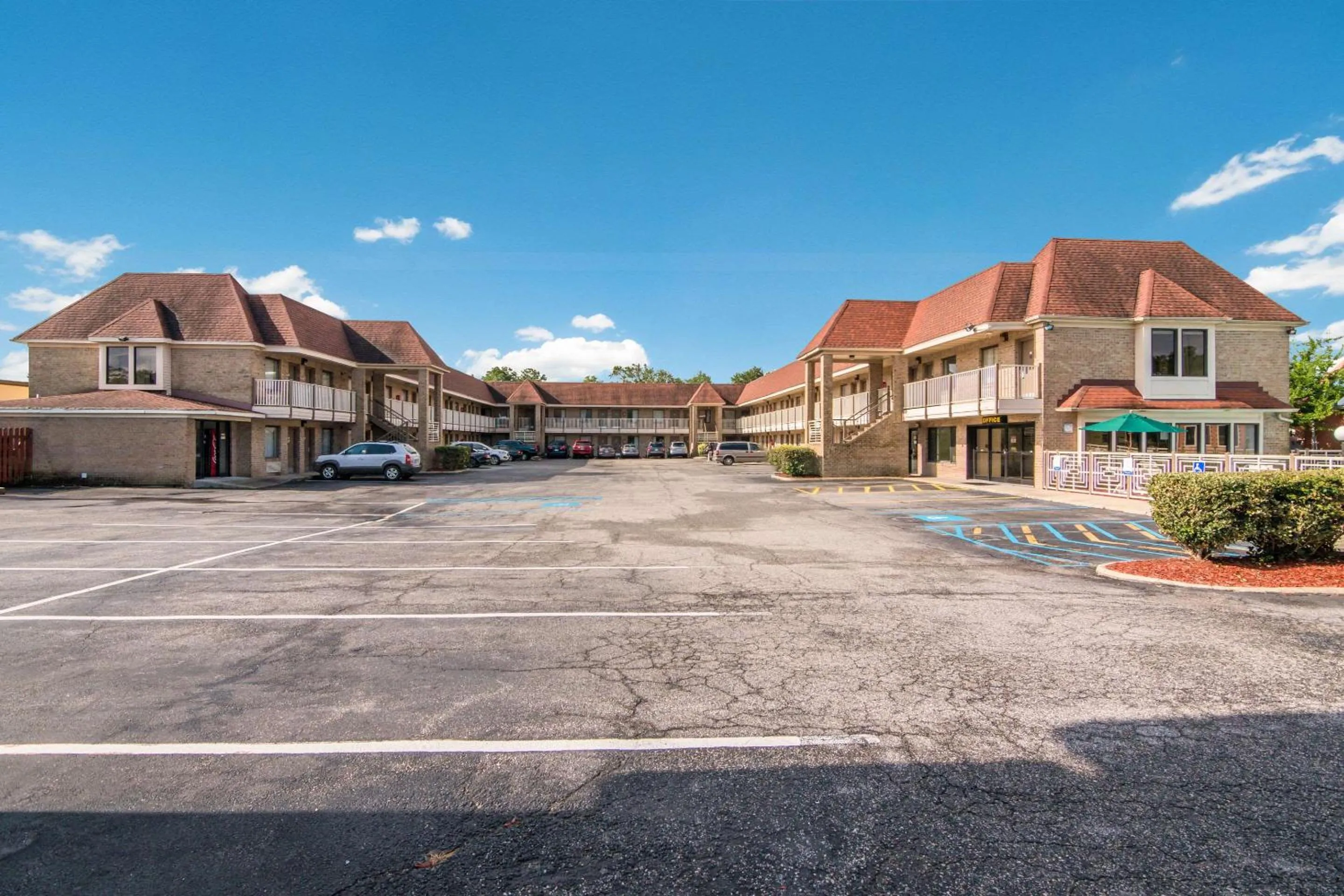 Property building in Quality Inn Little Creek