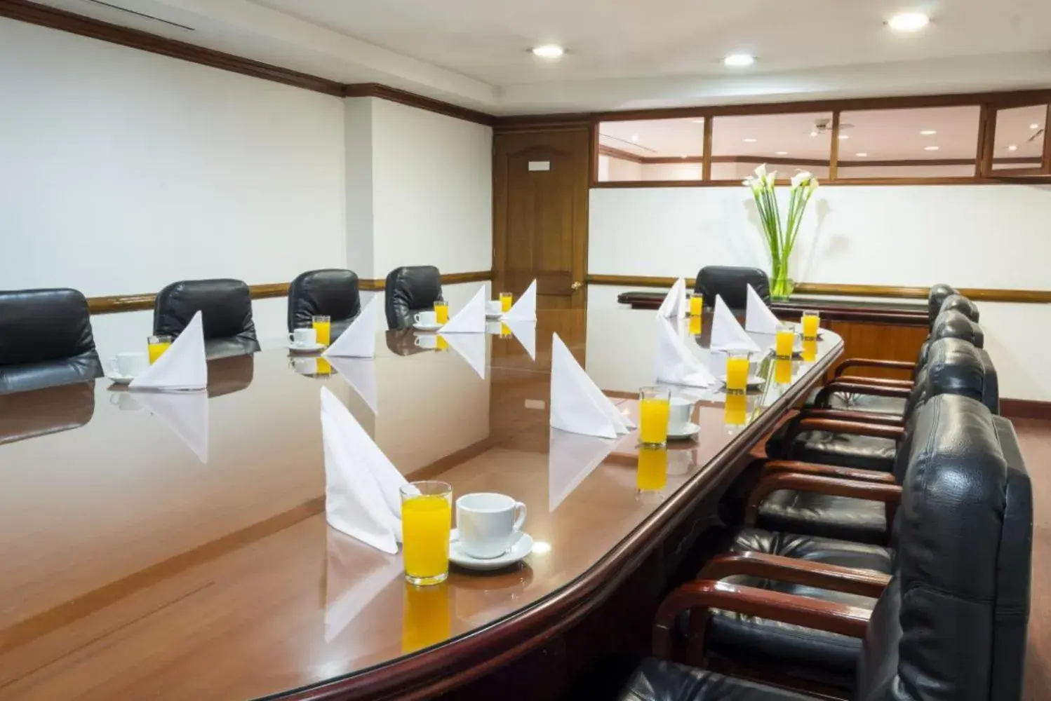 Lounge or bar in Hotel Bogotá Regency Usaquén Lounge or bar in Hotel Bogotá Regency Usaquén