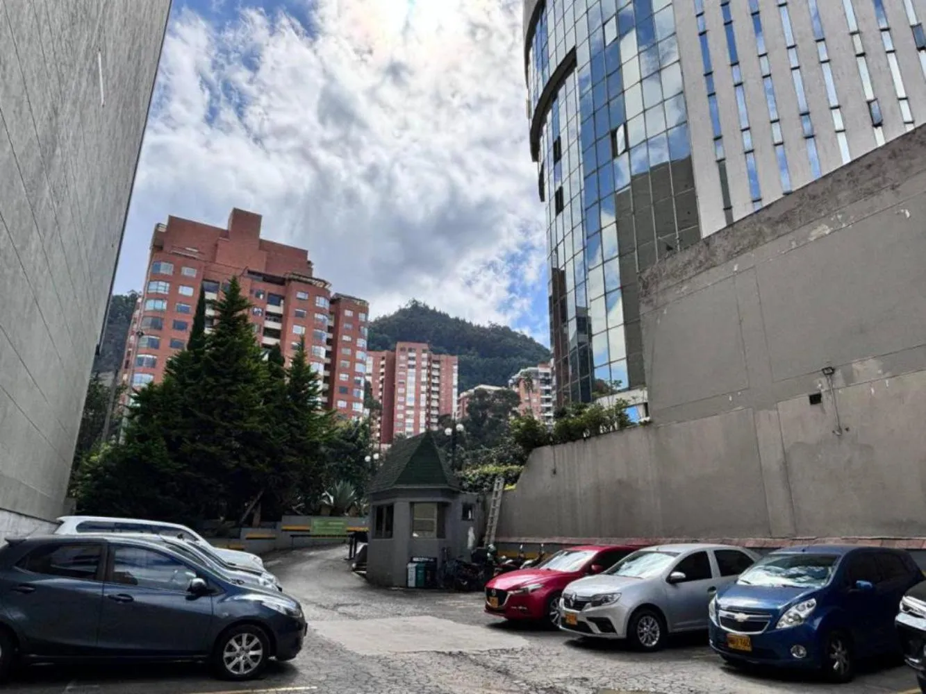 Parking in Hotel Bogotá Regency Usaquén