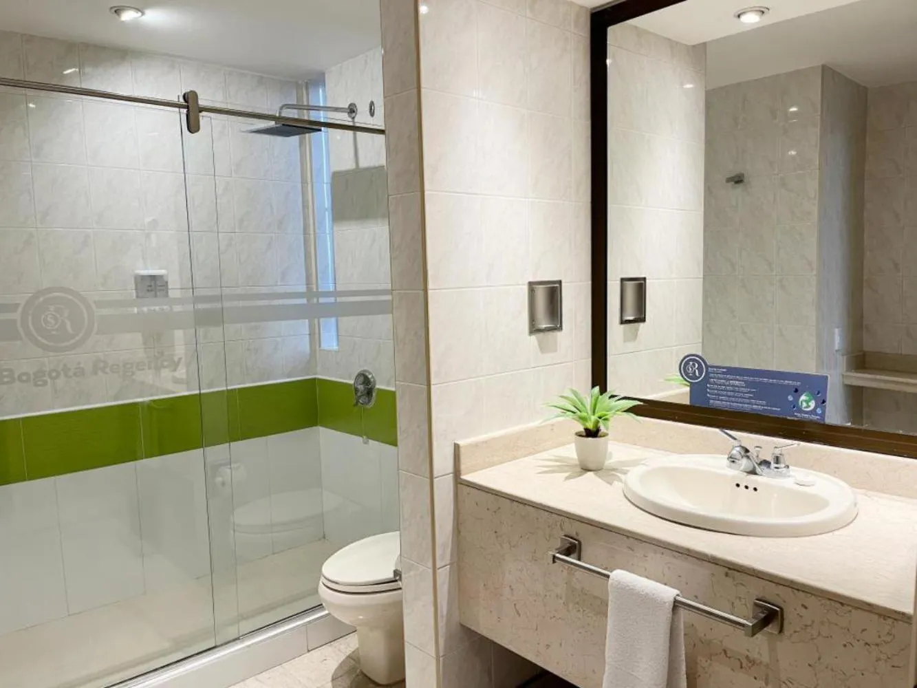 Bathroom in Hotel Bogotá Regency Usaquén