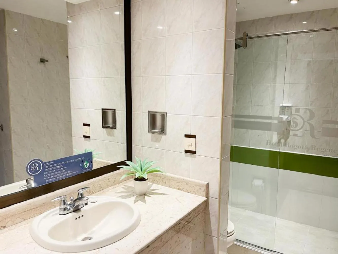 Bathroom in Hotel Bogotá Regency Usaquén