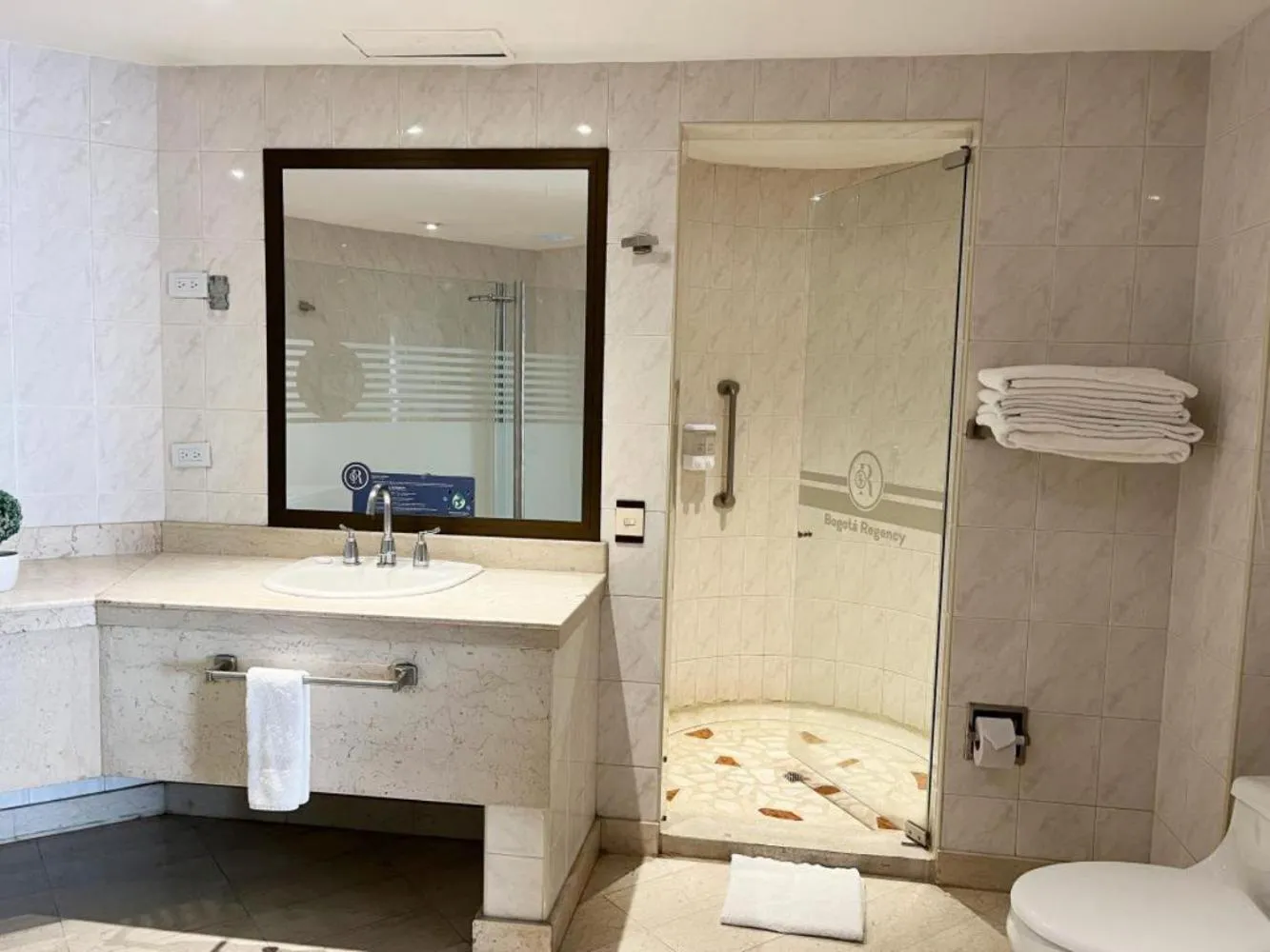 Bathroom in Hotel Bogotá Regency Usaquén
