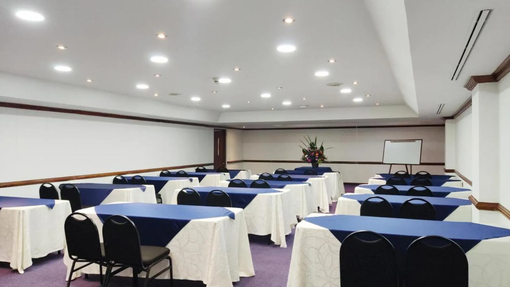 Lounge or bar in Hotel Bogotá Regency Usaquén